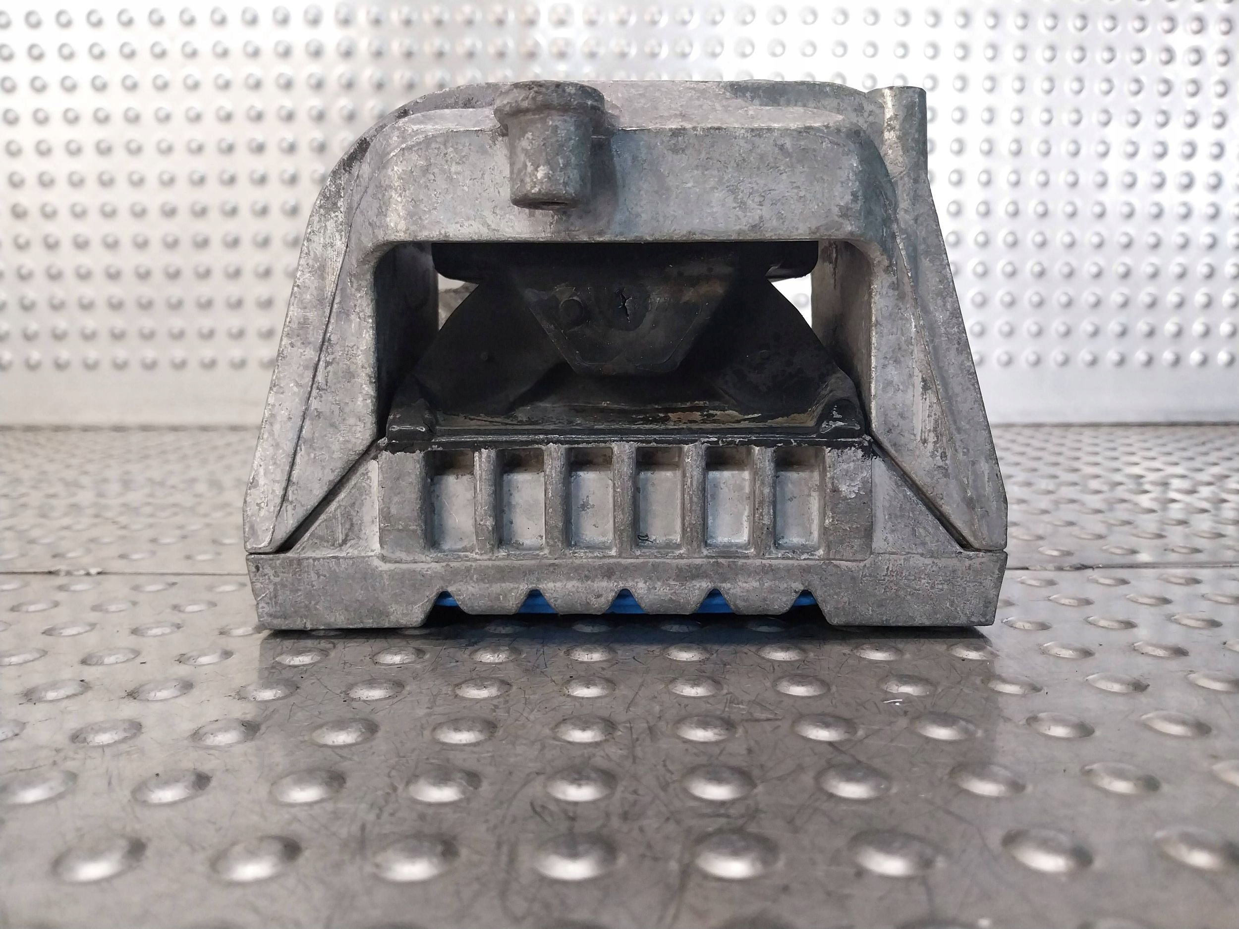 holder engine mount 1K0199262P VW PASSAT B6 B7 1.9 TDI