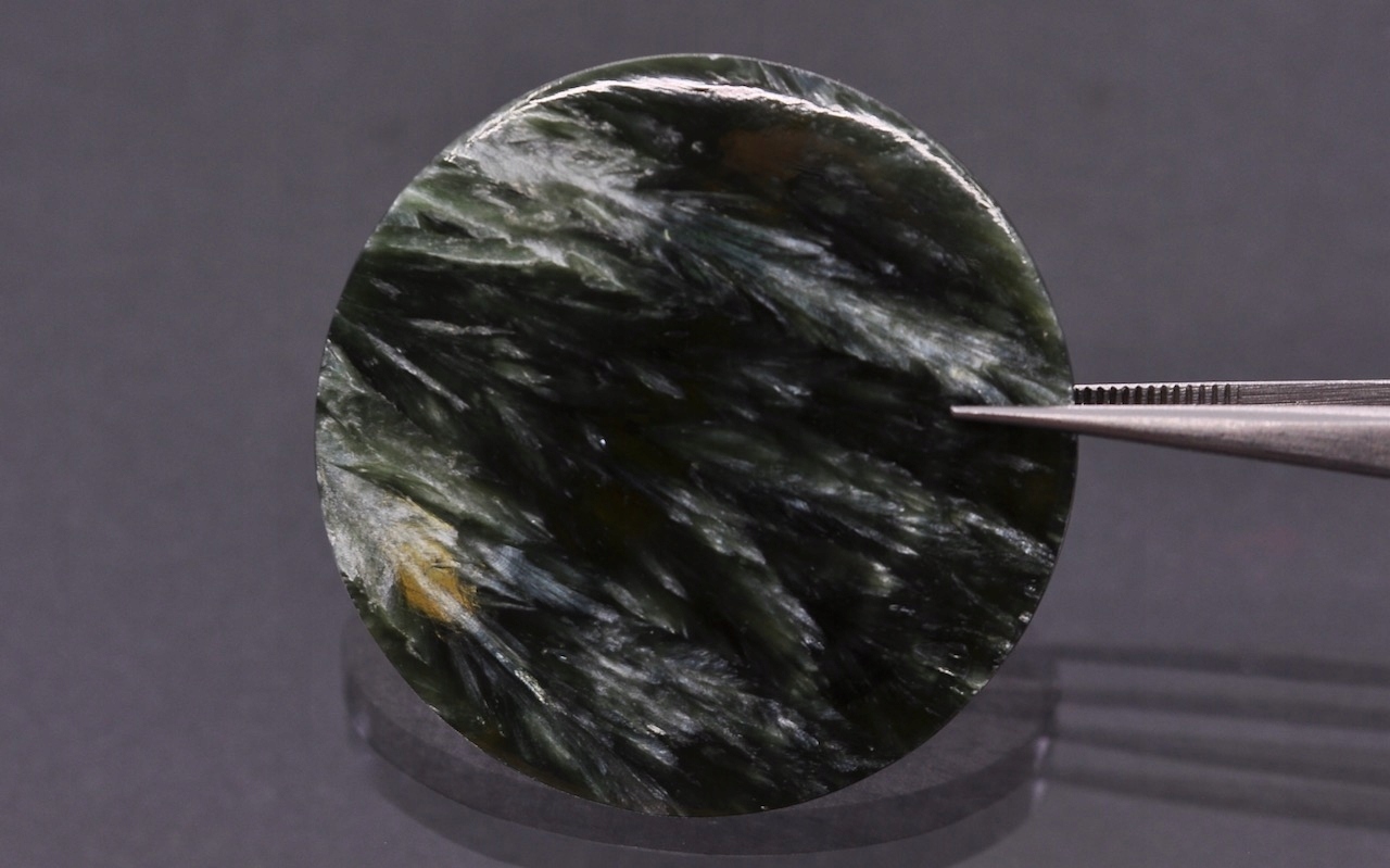 Serafinit mělký konvexní kulatý fi 38,2 mm