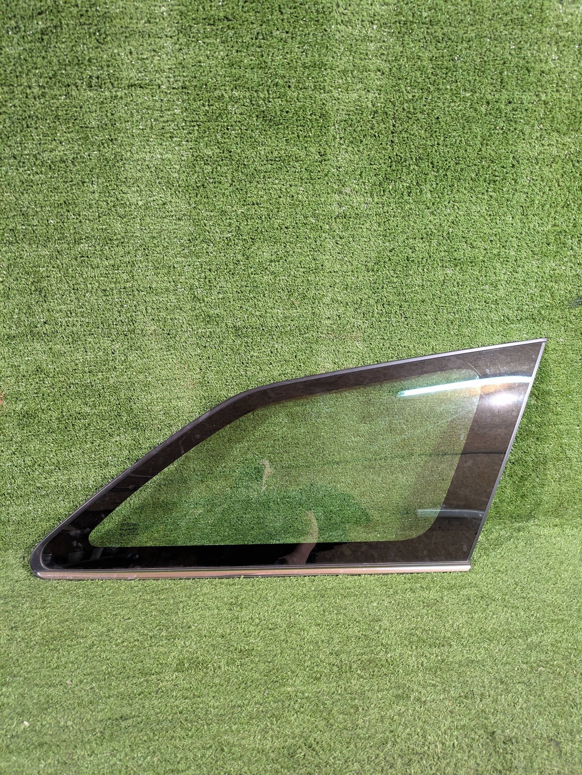 window bodywork right rear TOYOTA AURIS II KOMBI
