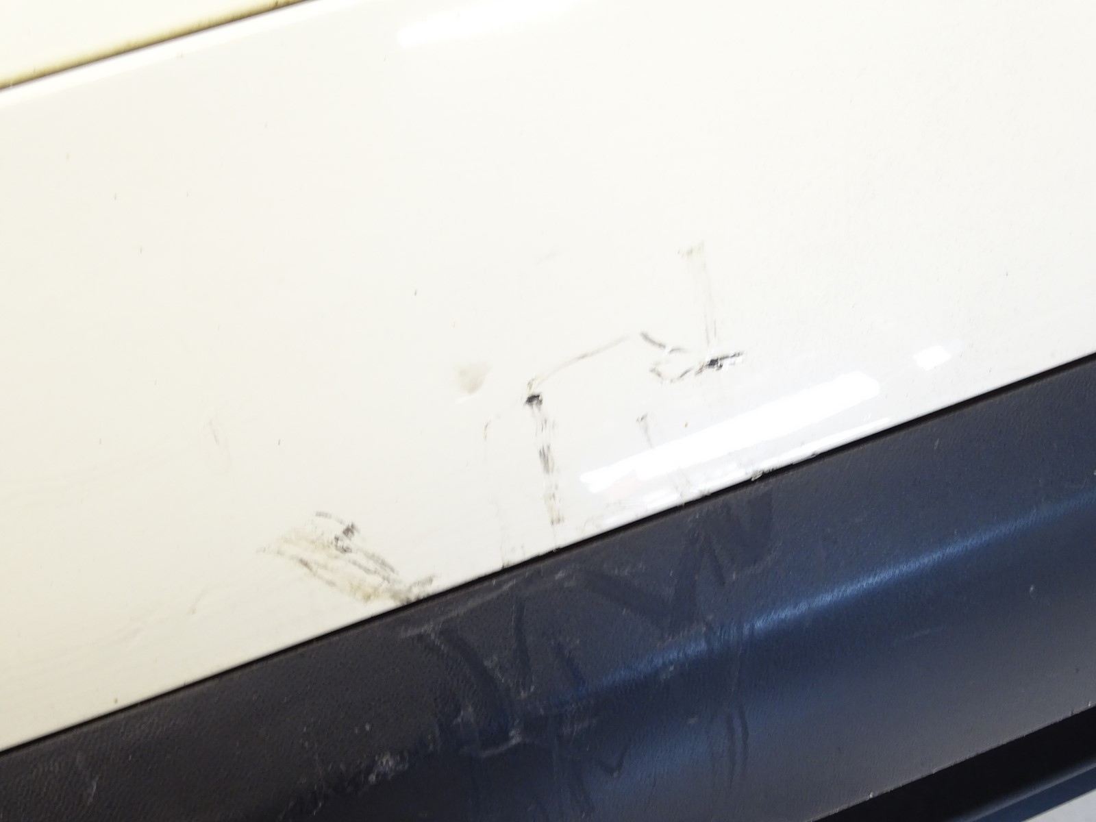 bumper rear part rear VW TOUAREG 7P LR9A BIALY PDC