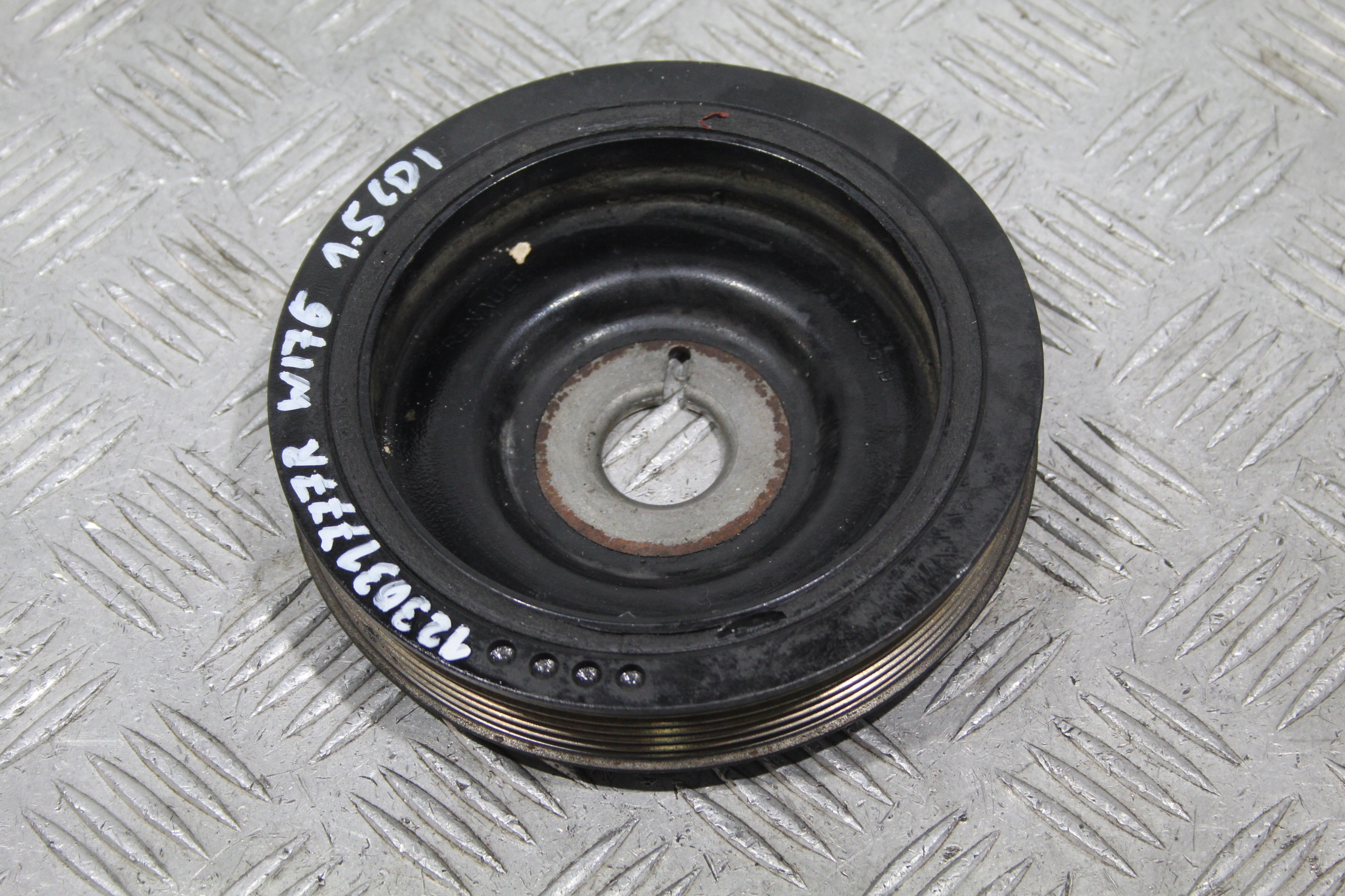 pulley A-KLASA W176 1,5 CDI 123031777R