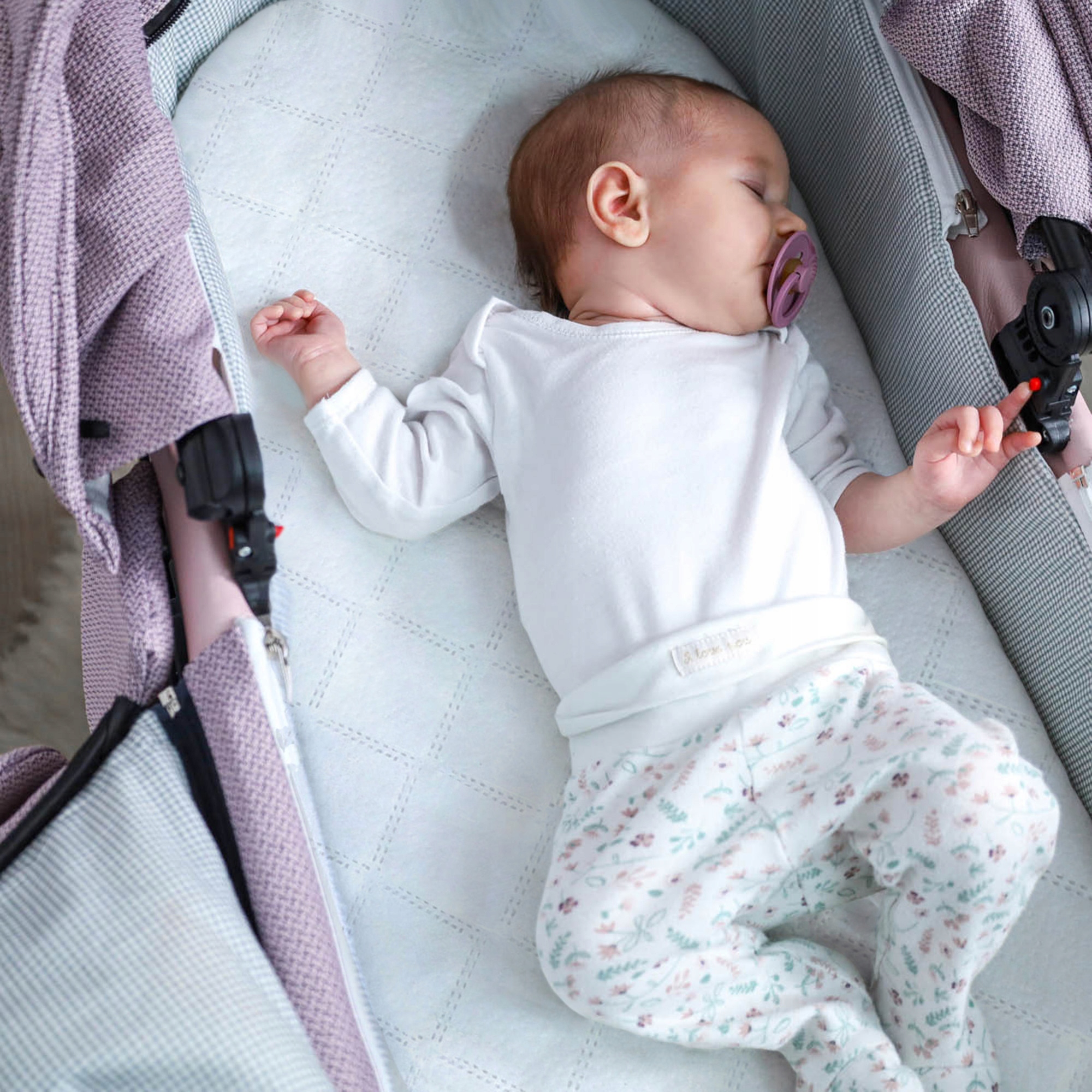 MATERACYK DO WOZKA GONDOLI MIEKKI GRUBY MATERAC Długość 72 cm