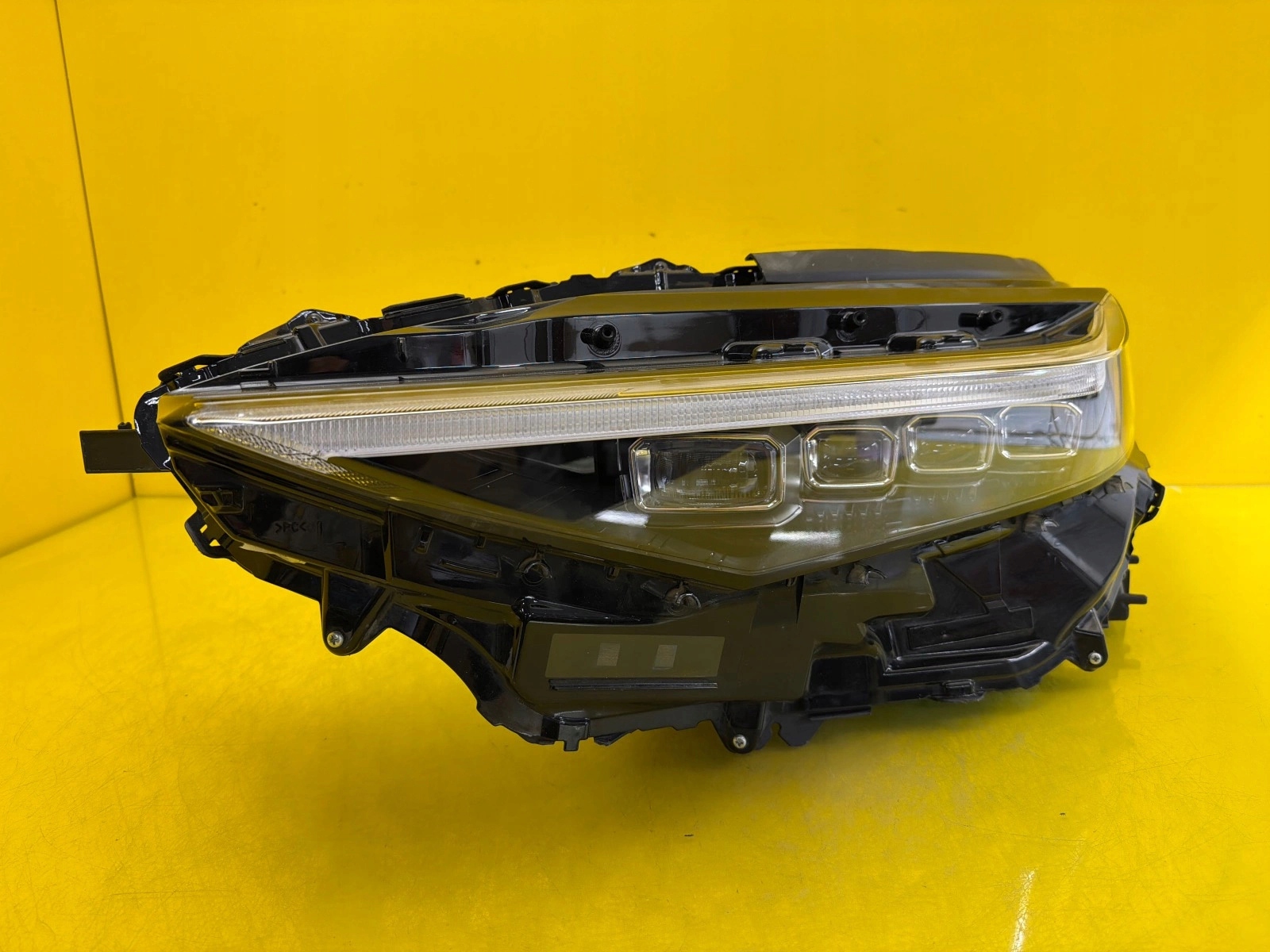 light left front Toyota BZ4X Full Led 2022