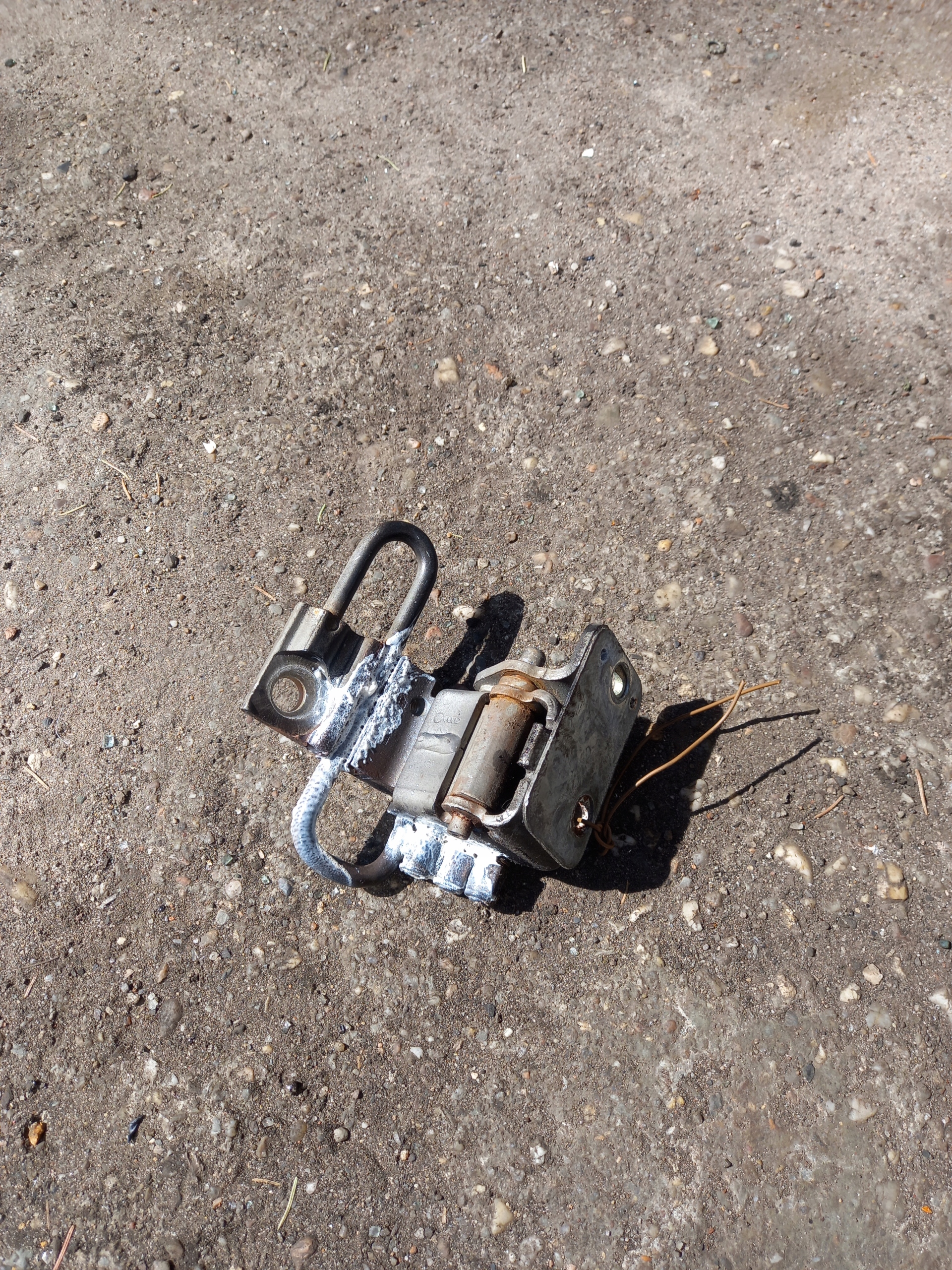 Zawias drzwi lewy przedni VOLKSWAGEN PASSAT B5 2001r