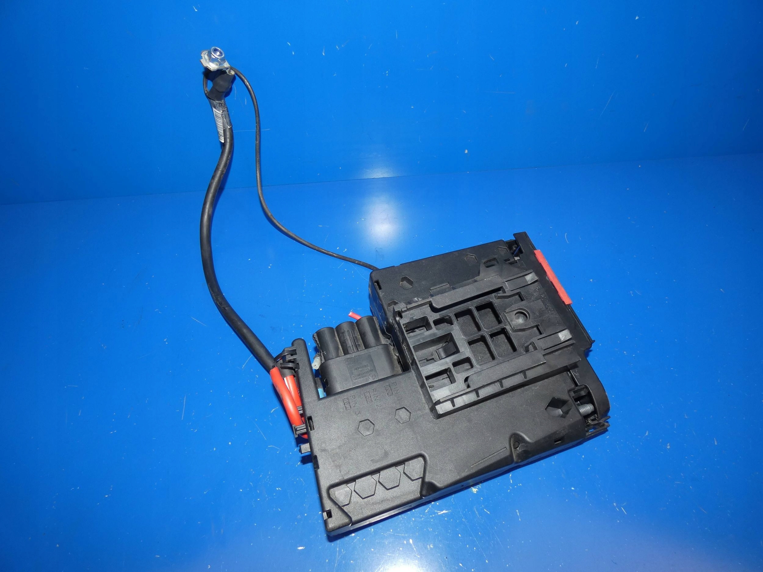 MERCEDES C KLASA C204 W204 E W212 W207 compartment terminal plus
