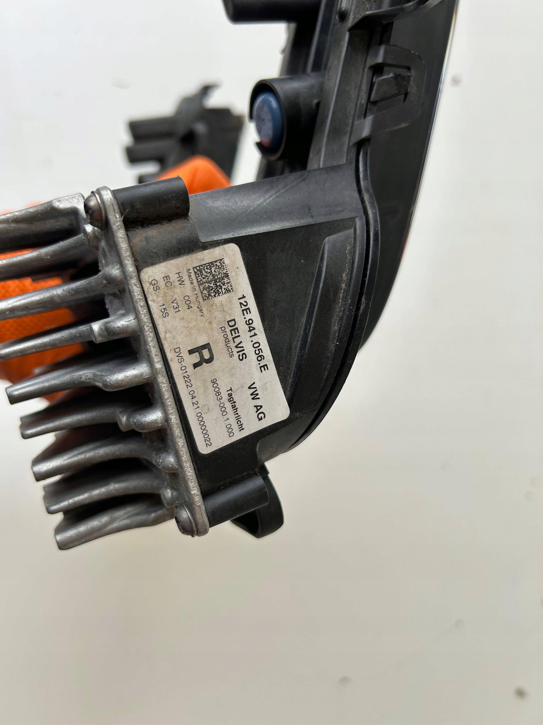 vw ГАЛОГЕН правый led 12E941056 e оригинал