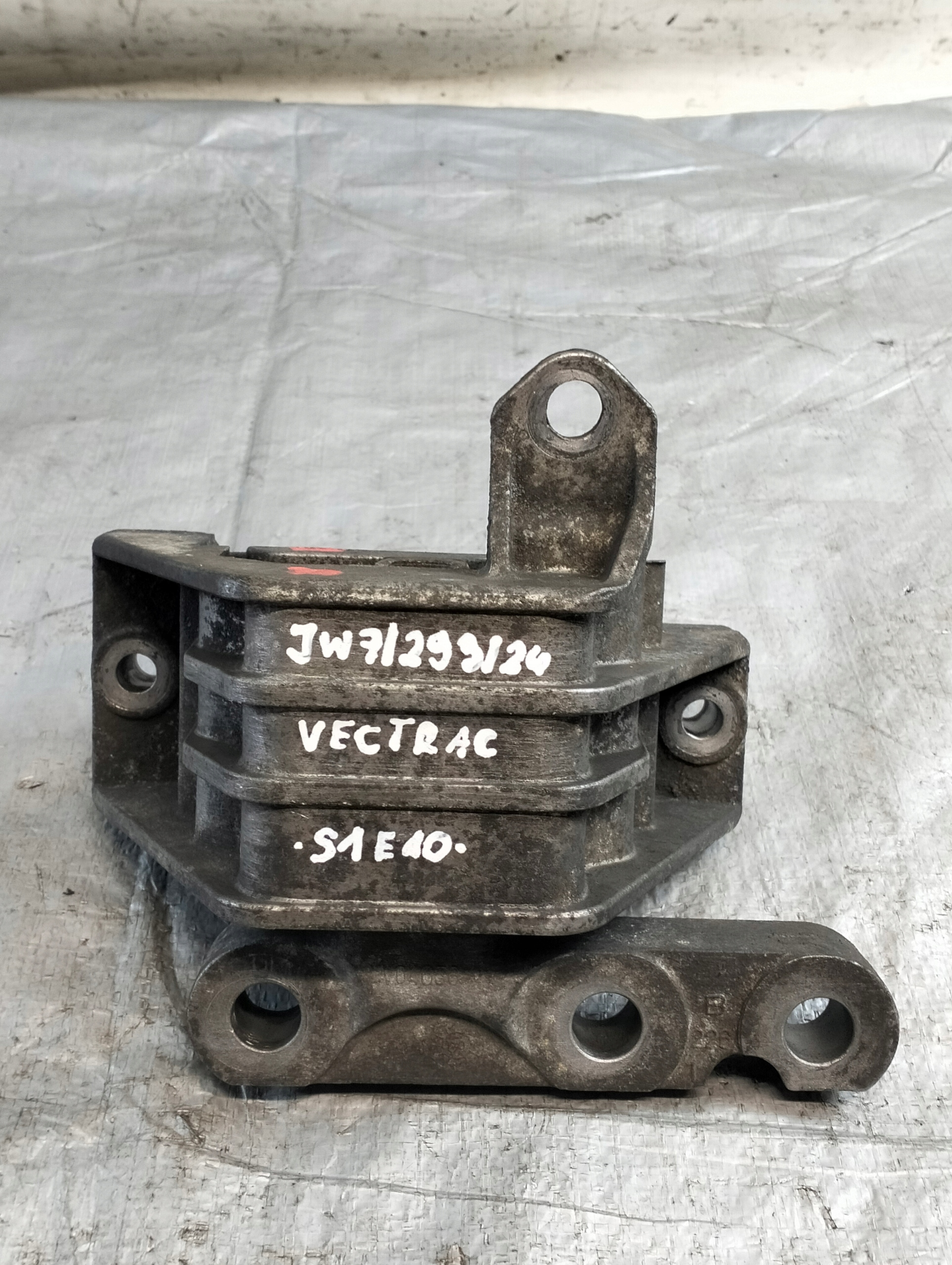 holder engine mount OPEL VECTRA C 2.0 DTI 02r V05625