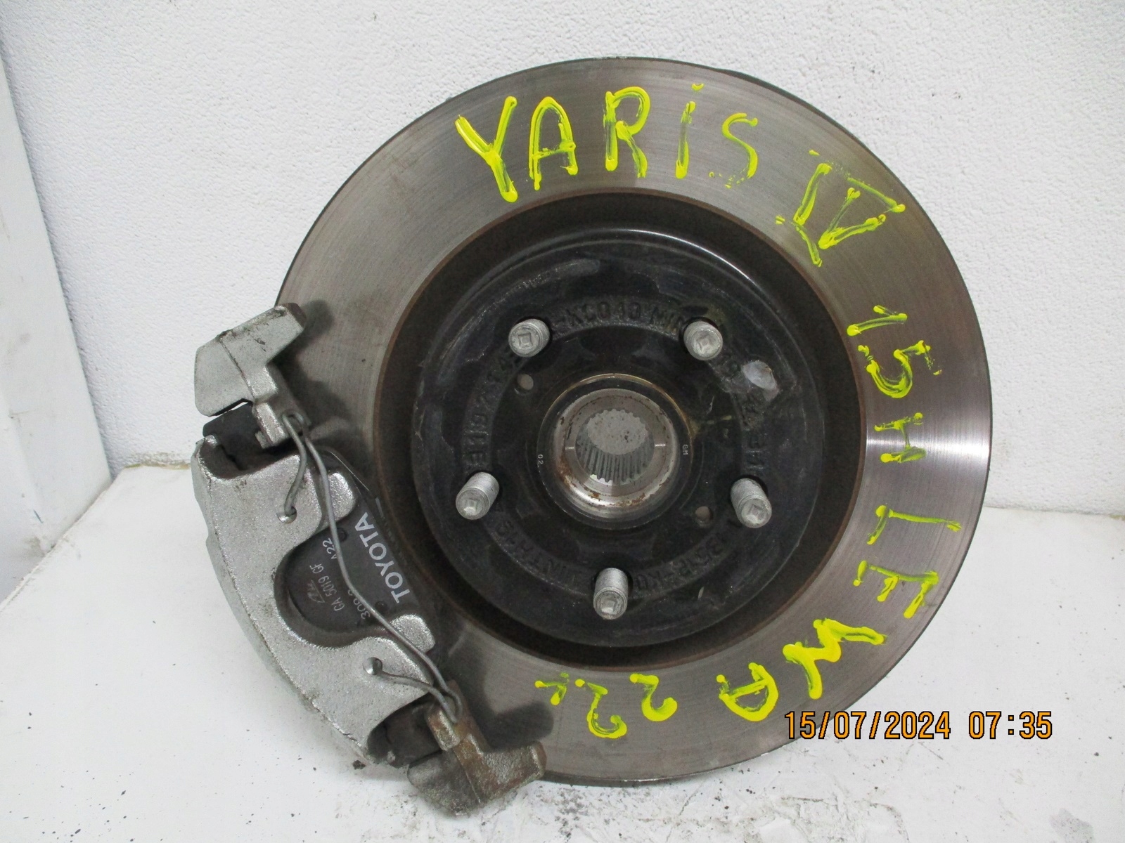 swing front Toyota Yaris IV left