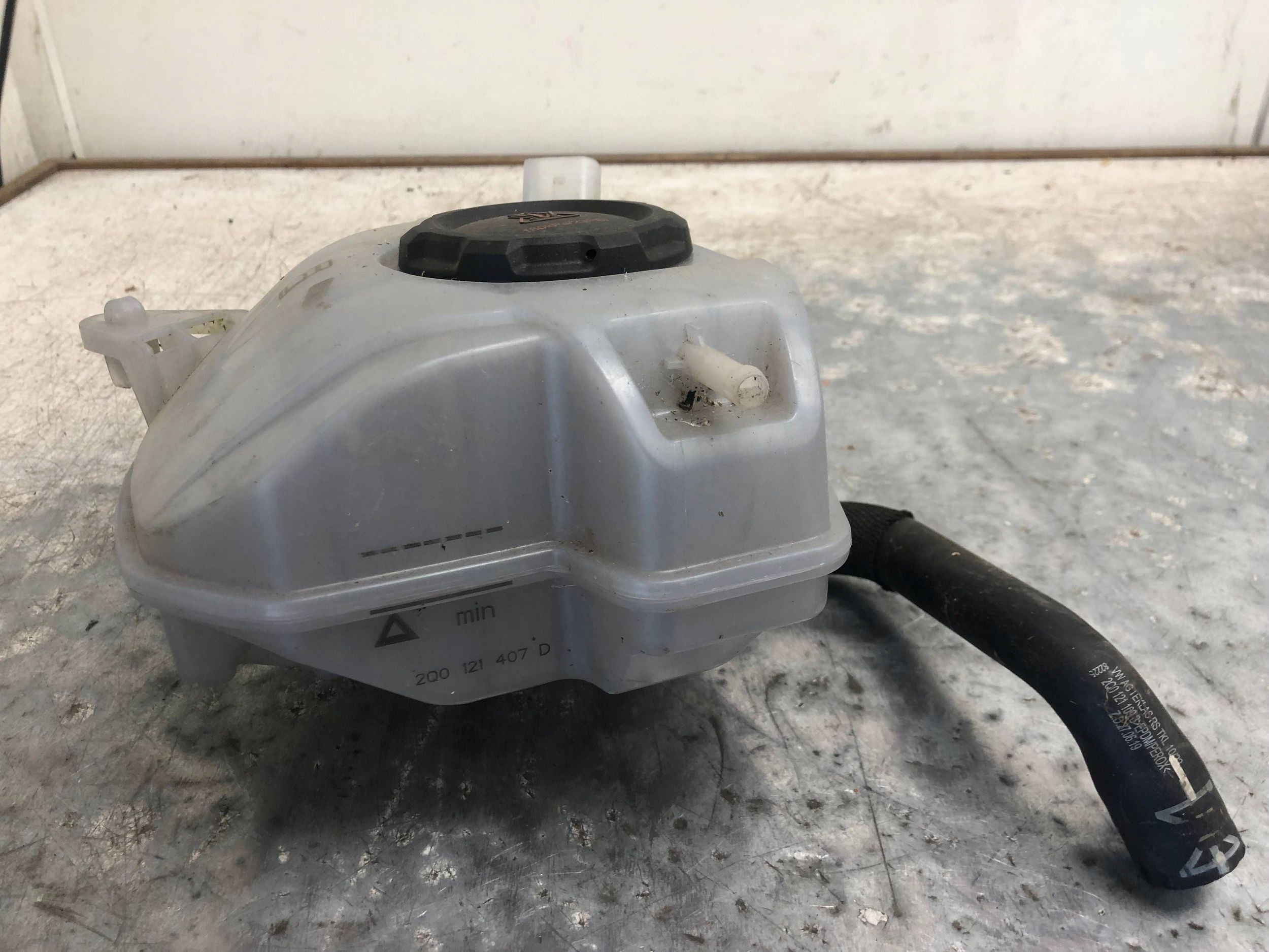 water tank AUDI A1 2Q0121407D