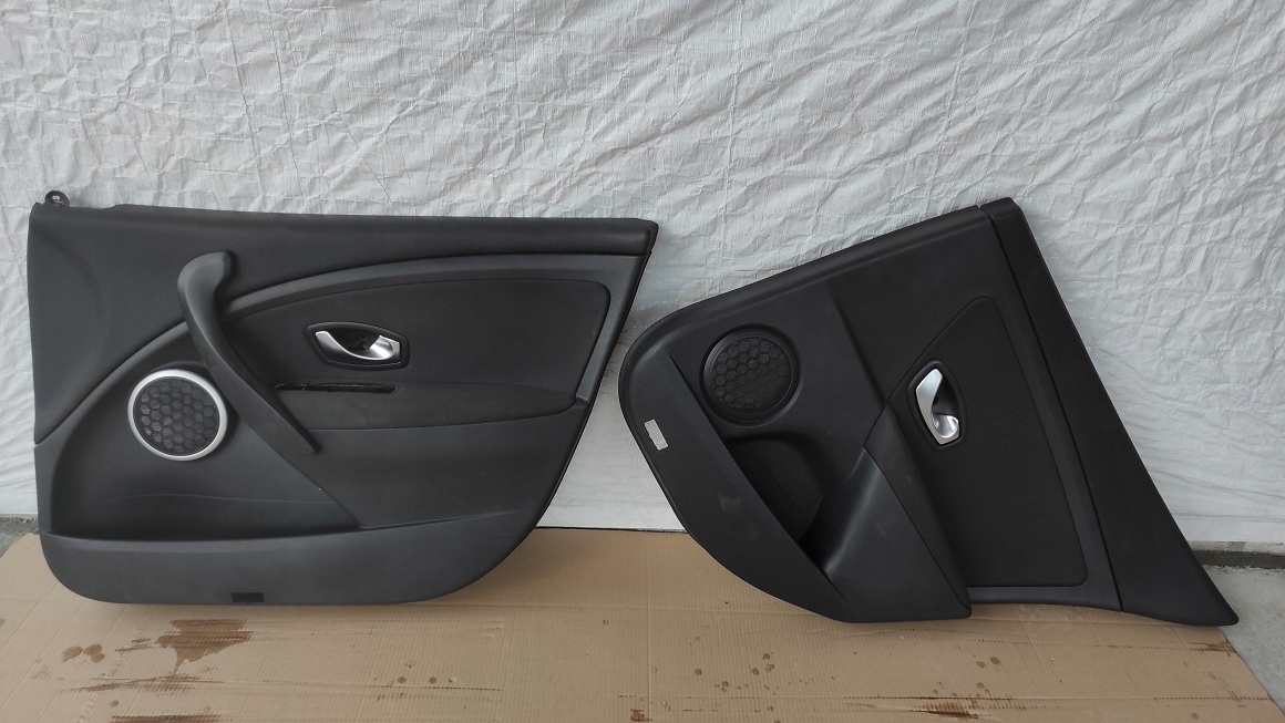 TAPICERKA DRZWI PRAWA TYLNA MEGANE III HB ORYGINAŁ