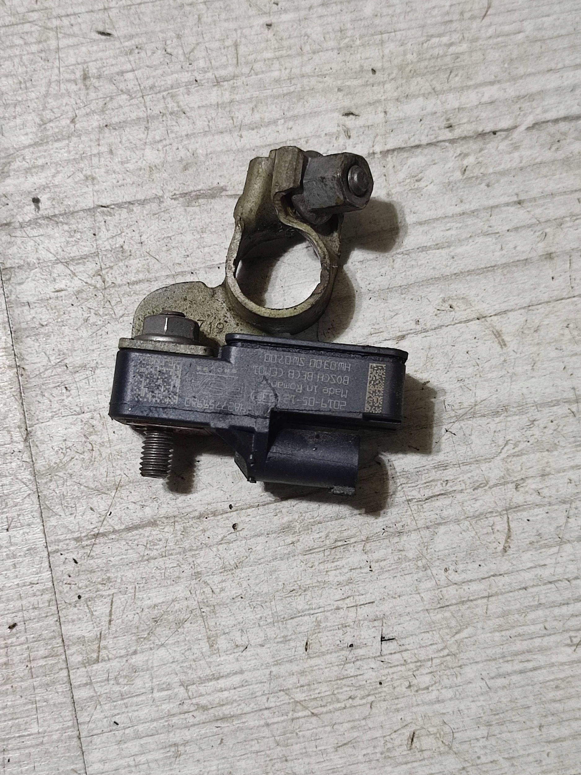 Peugeot 308 2019 minus / terminal / cable battery