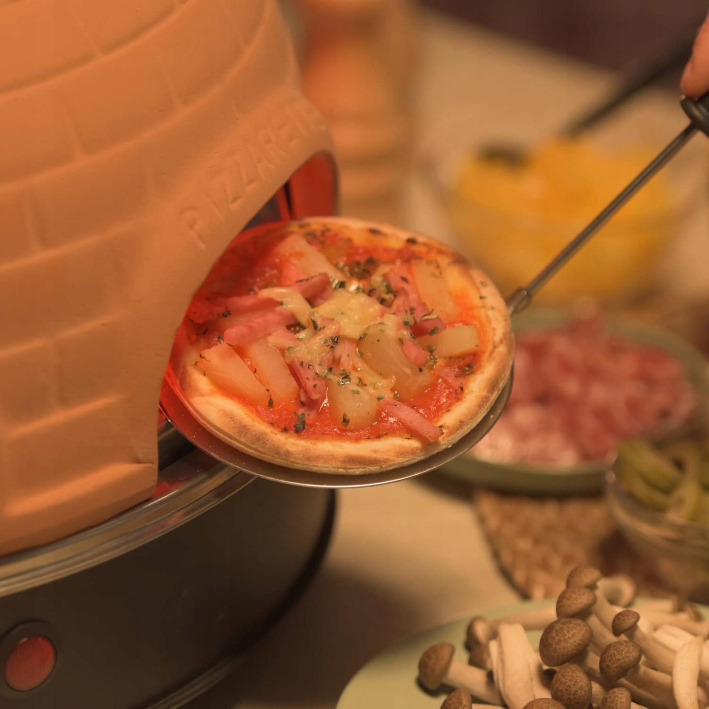 DOMOWY PIEKARNIK DO PIZZY GRILL PIEC 1200W 6 os. Rodzaj piec elektryczny jednopoziomowy