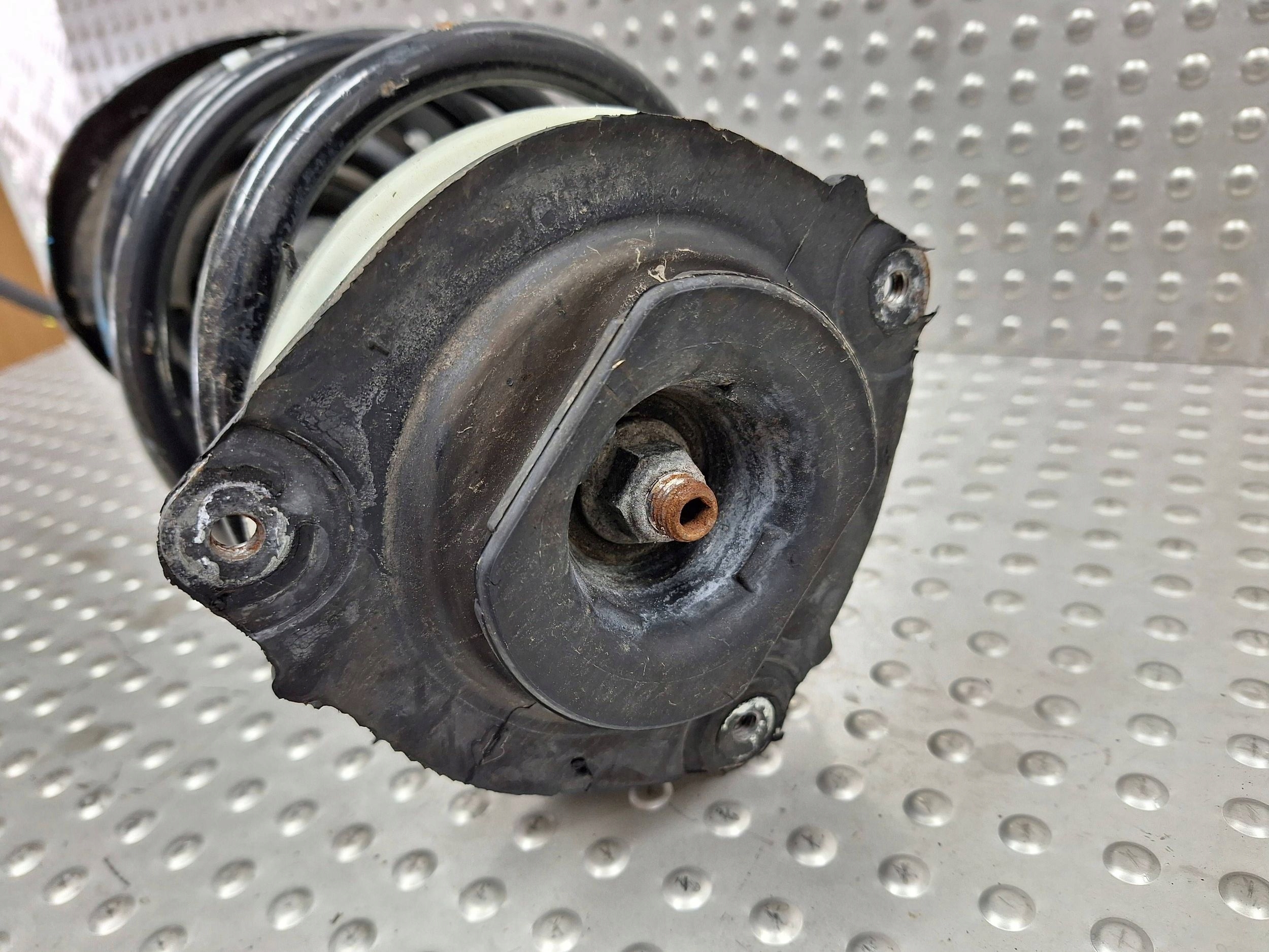 shock absorber right front NISSAN LEAF II ZE1 17-25 54302-5SJ1A