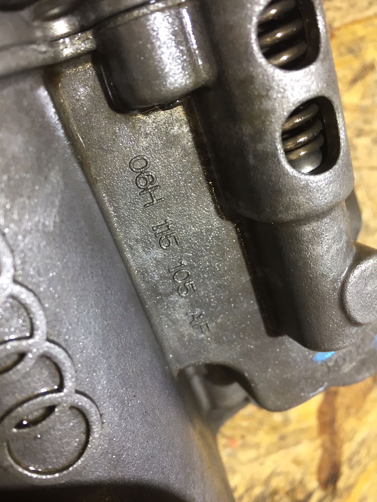 AUDI A4 B8 2.0 TFSI Ölpumpe CDNC 06H115105AF