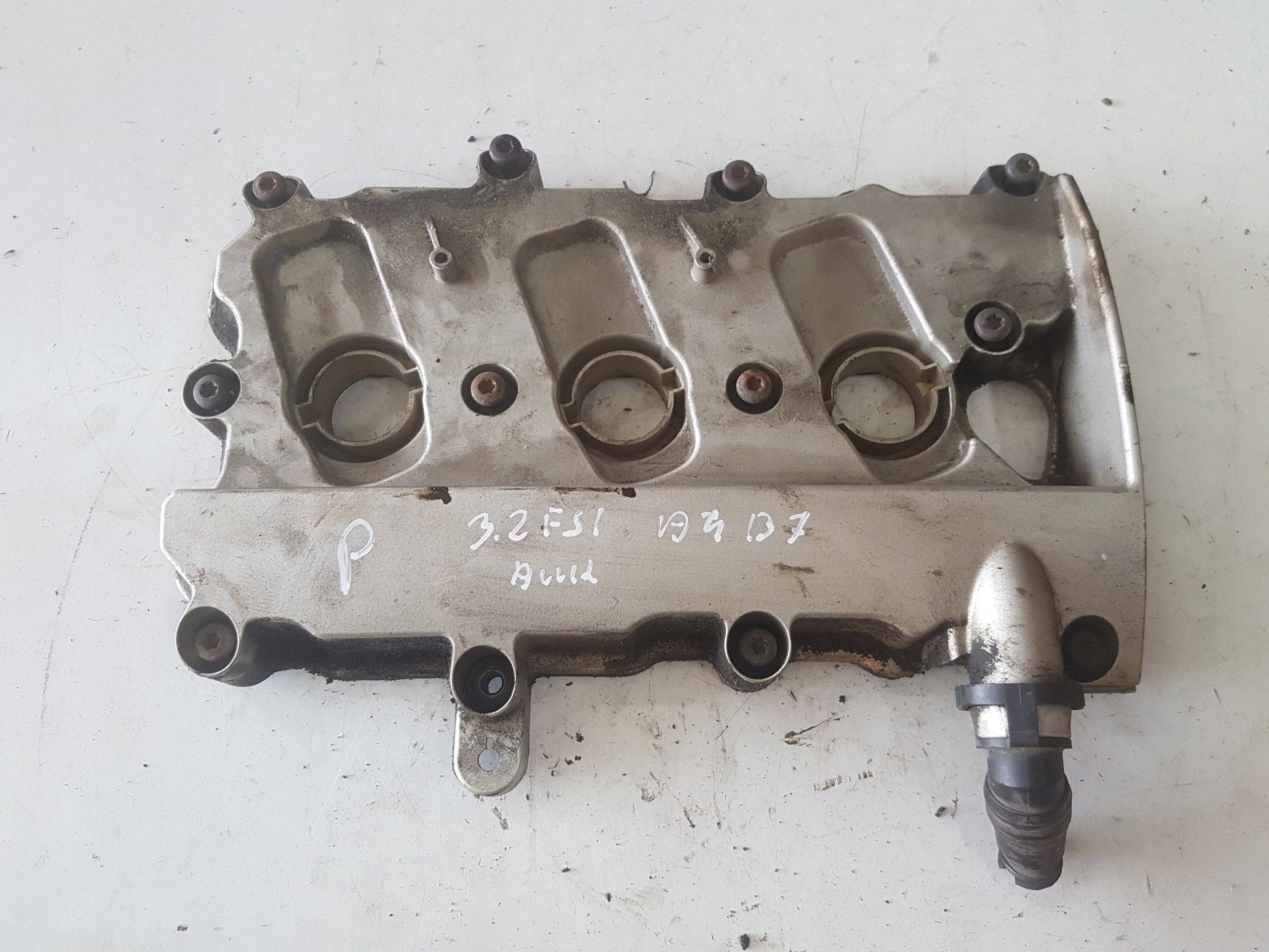 AUDI A4 B7 A6 C6 3.2 FSI AUK POKRYWA ZAWORÓW PRAWA