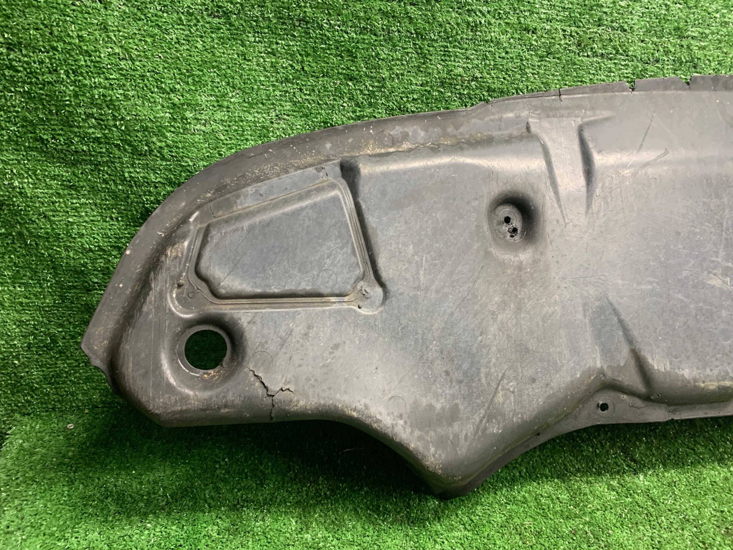 cover below engine bumper lower Mercedes E-KLASA W211 A2115204523