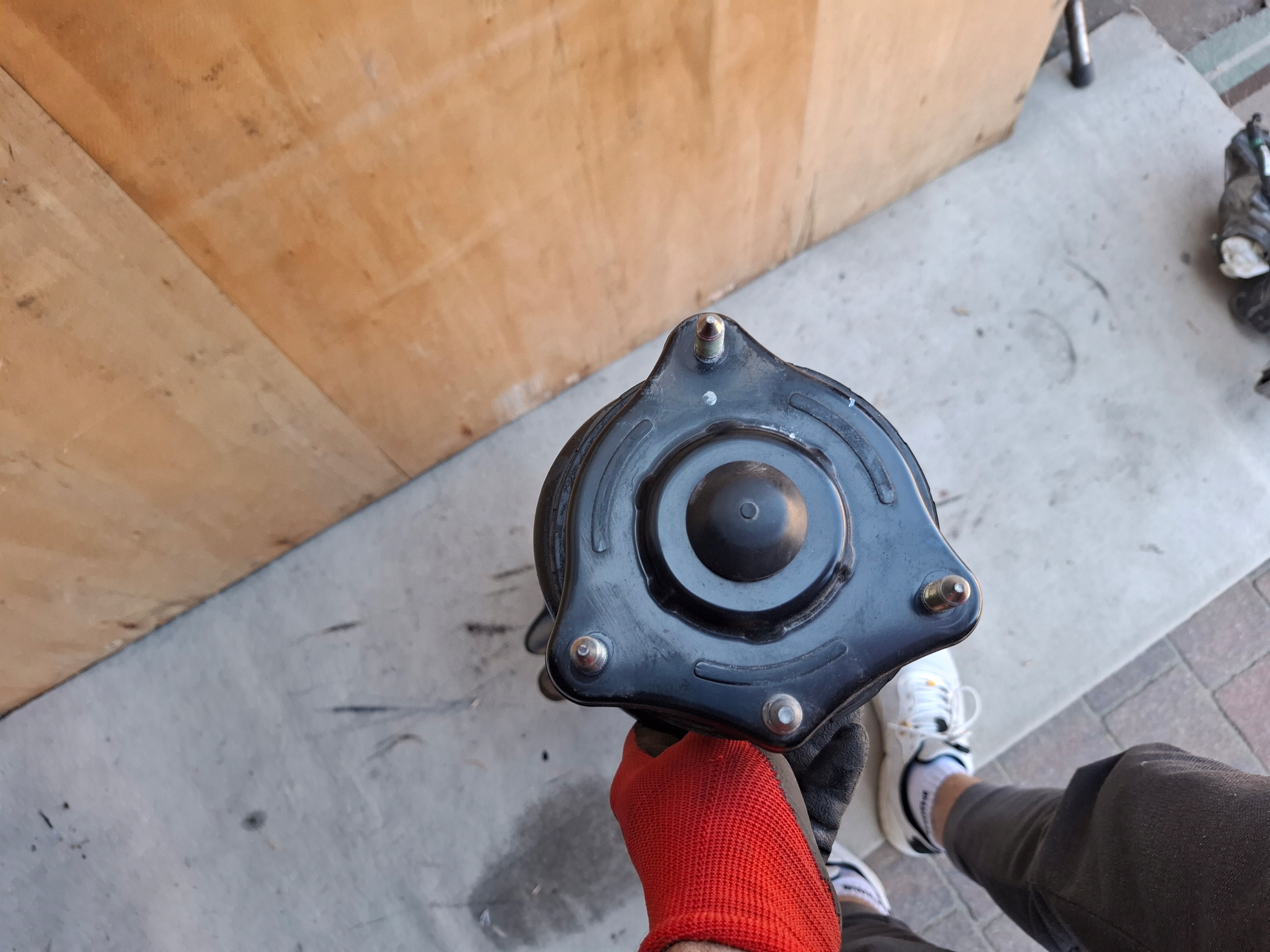 shock absorber left front swing HONDA CR-V V 2.0 HYBRYDA 22r