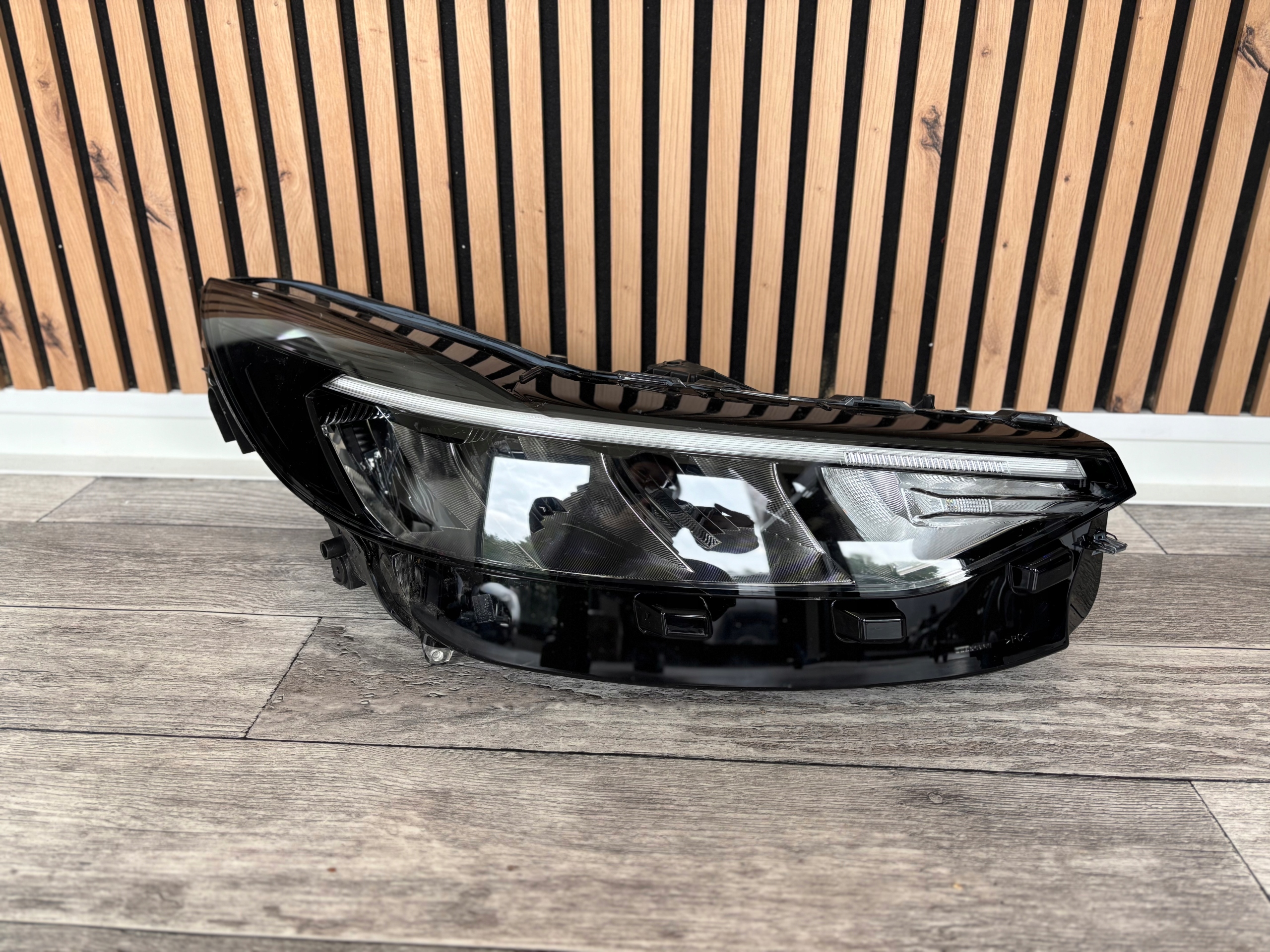 LAMPA PRZEDNIA PRAWA FORD KUGA ESCAPE 2024 ORYG IGŁA PV4B-13E016-AF !