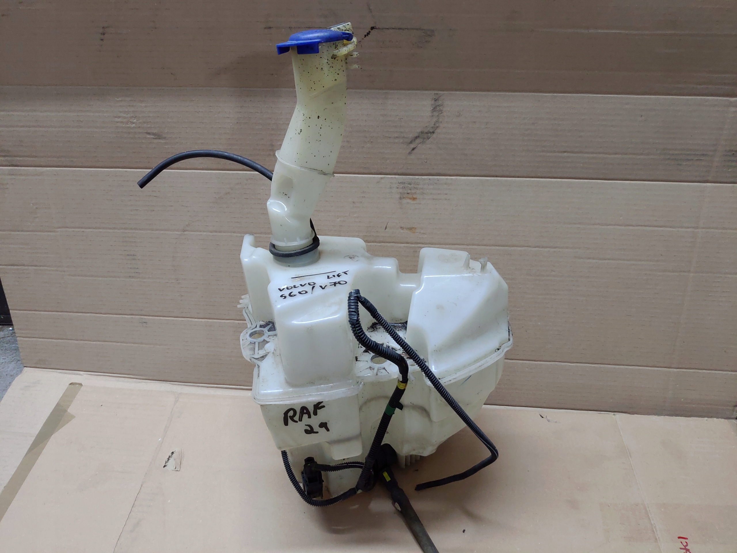 8693773 - Бачок омывателя VOLVO S60 и V70 LIFT 4-06