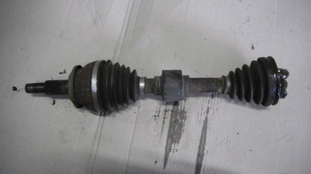 TOYOTA RAV4 III 2,2 D4D 05-10 PÓŁOŚ LEWA PRZEDNIA