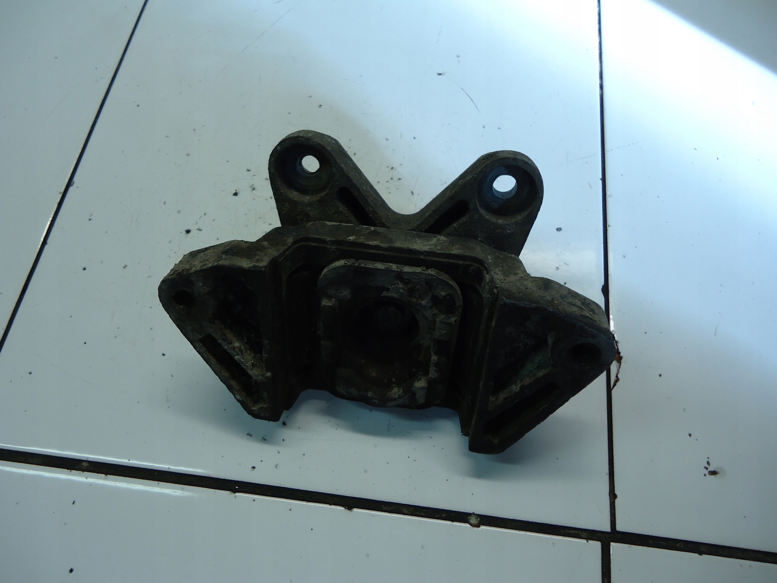 FORD TRANSIT MK7 VII 2.4 TDCI 2007 PHFA gearbox mounting 6C11-6068-BA