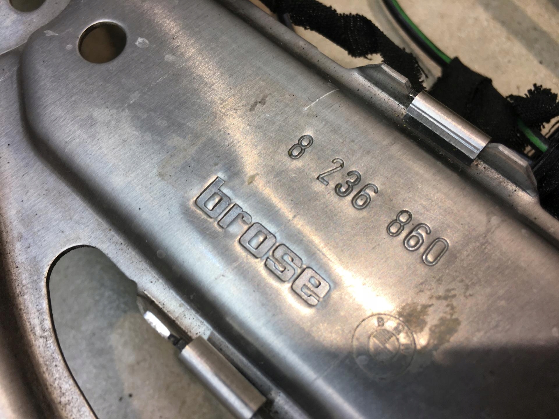 window regulator right front BMW 5 E39 8236860