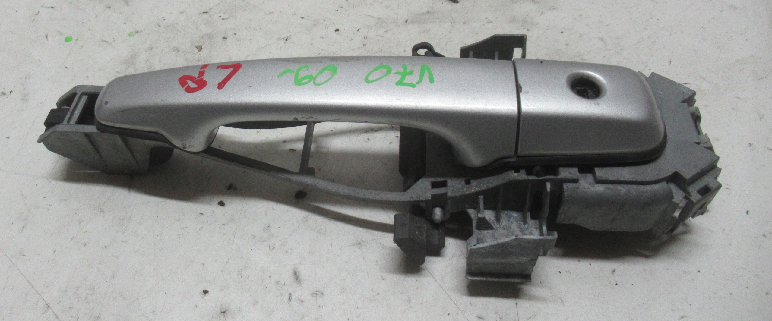 VOLVO V70 2.0 D 09R handle exterior left front