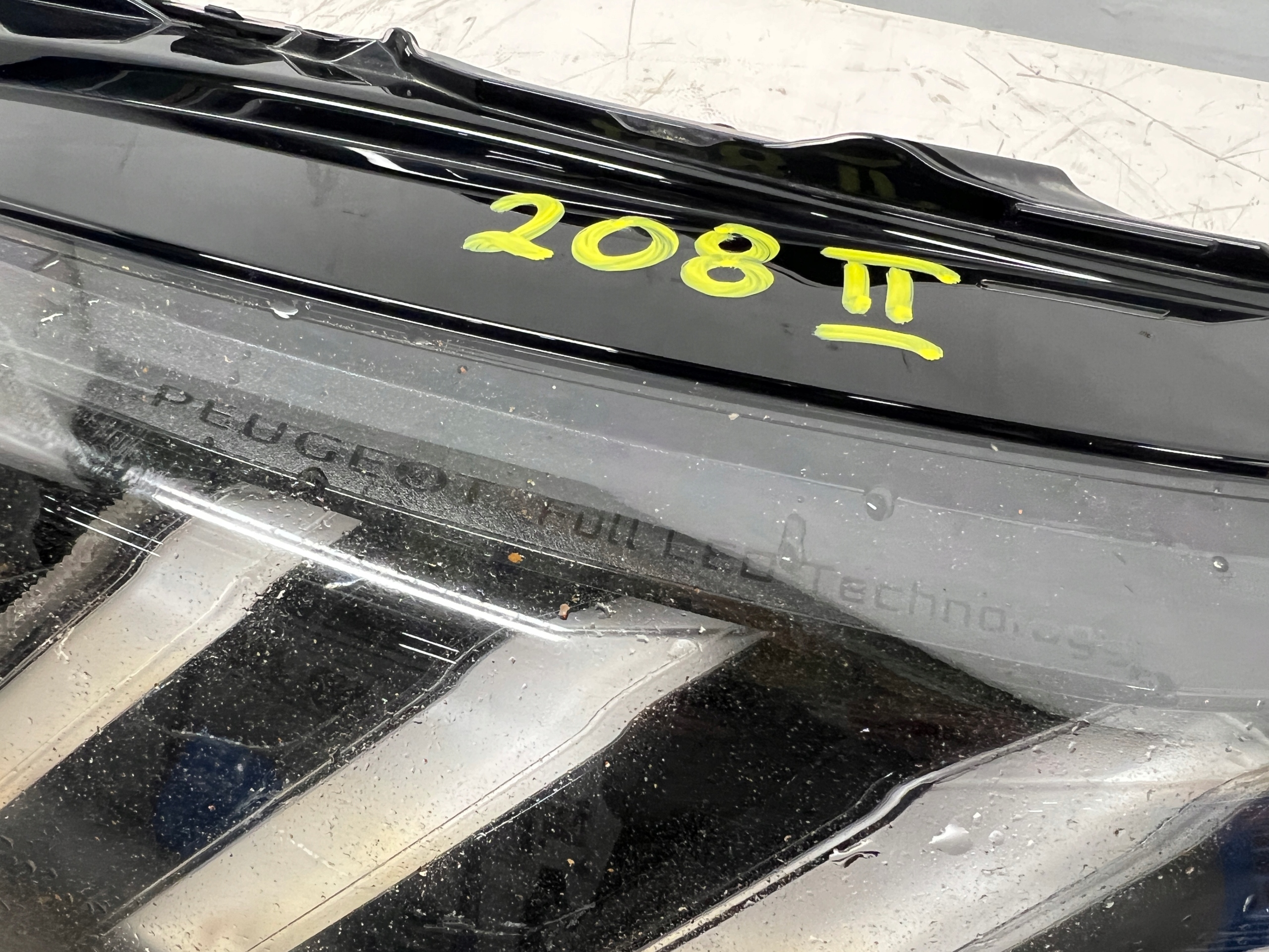 Peugeot 208 II light left front left front FULL LED 9823194180