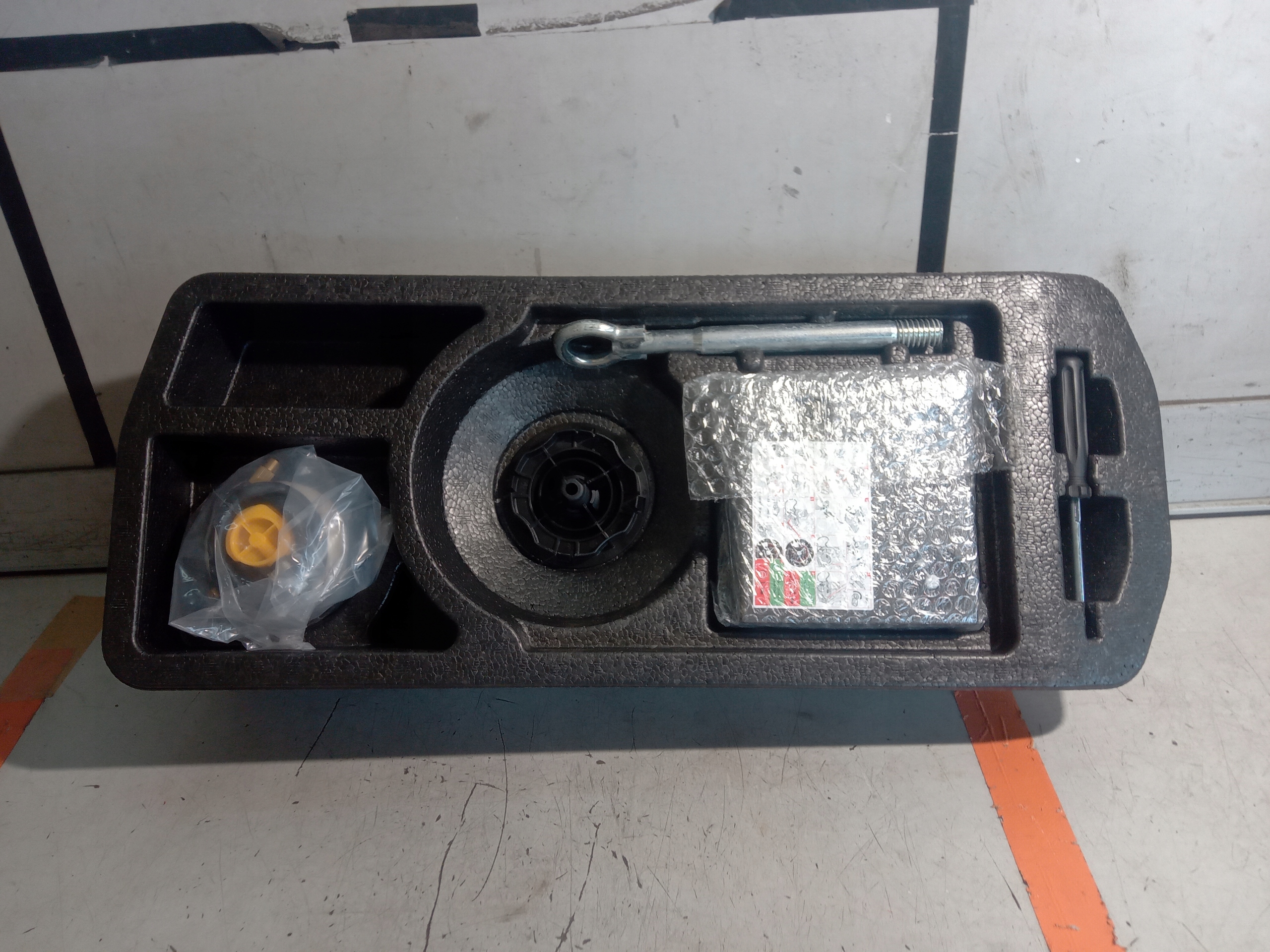 39138809 - OPEL CROSSLAND X ВКЛАДЫШ ПЕНОПОЛИСТИРОЛ УХО КОМПРЕССОР