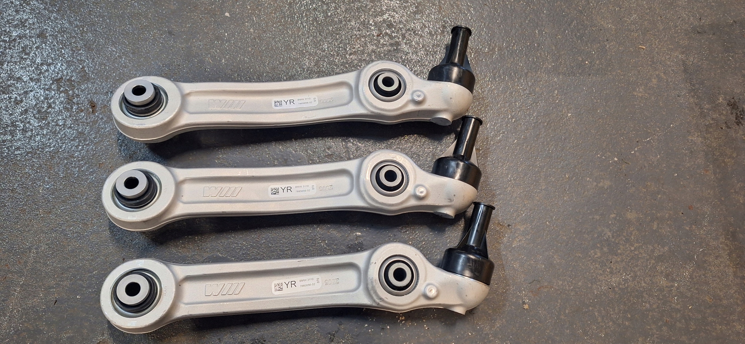 WAHACZ PRZEDNI PRAWY BMW M5 G90 ORYGINAŁ