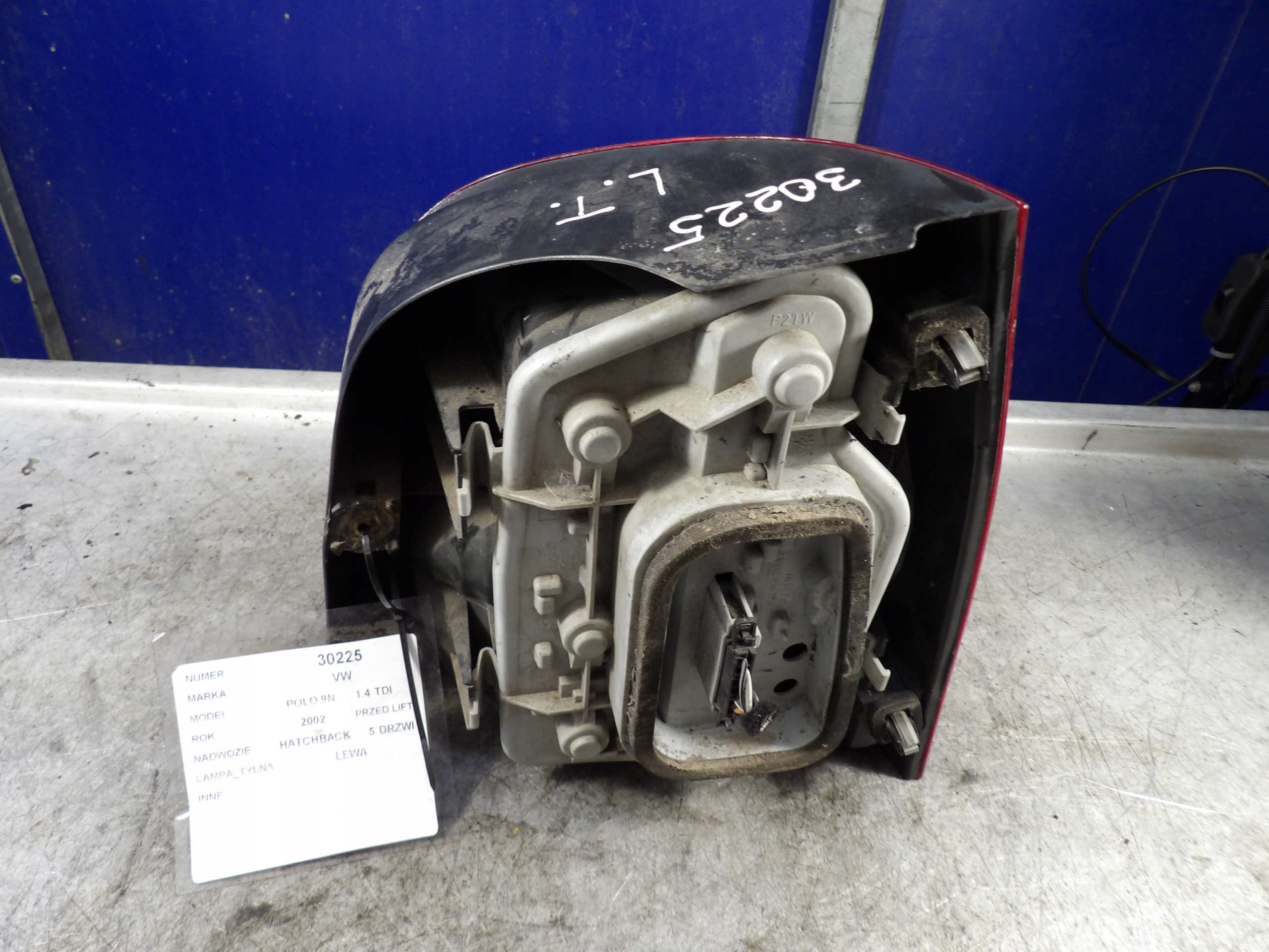 Volkswagen Polo IV 9N light rear left HB 5D