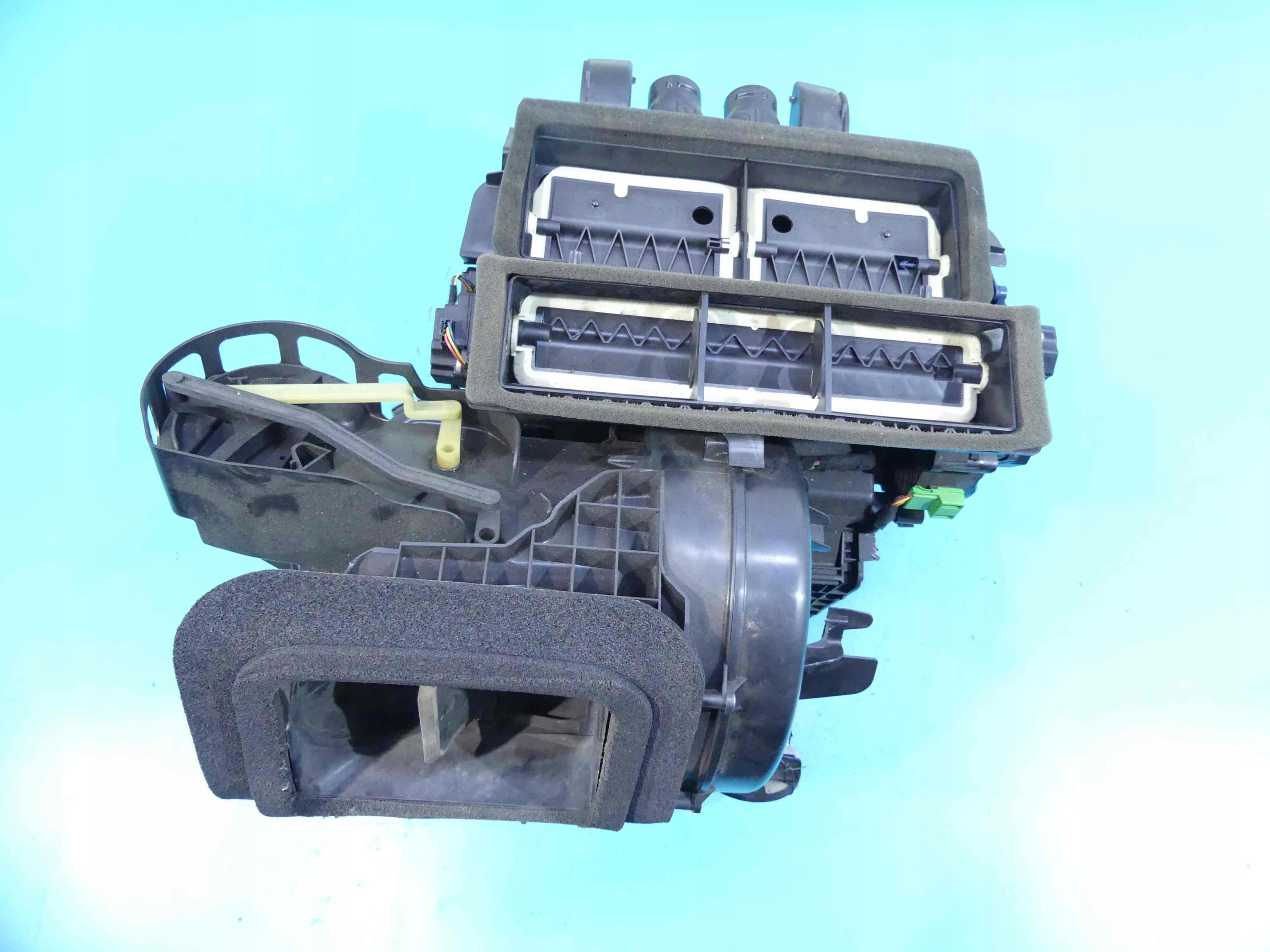 6G9N-19B555-JJ, 6G9N-18D413-AA, - НАГРІВАЧ КОРПУС FREELANDER II 06-14 ЄВРОПА