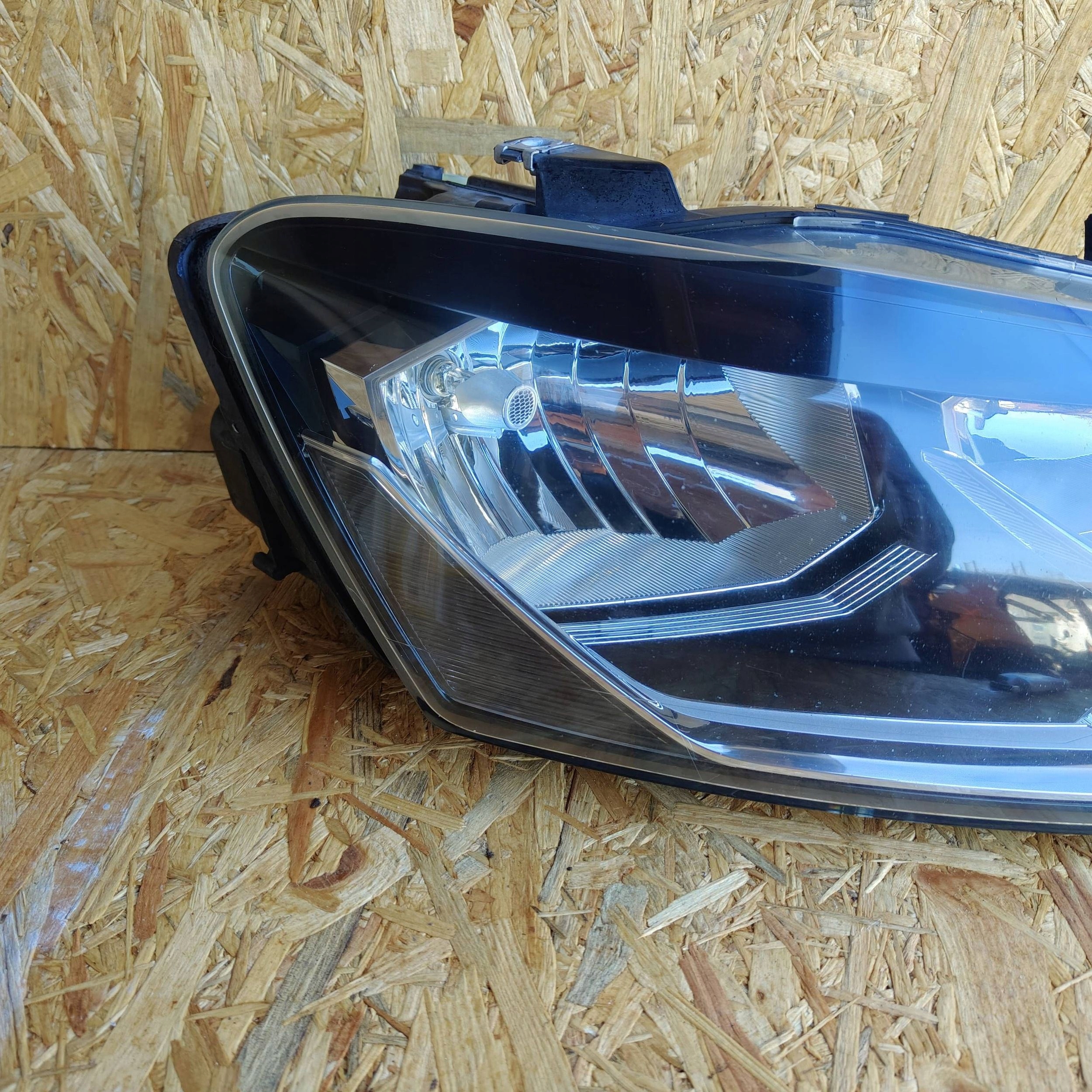 Reflektor front side right Volkswagen Polo V 6R 6C1941006B