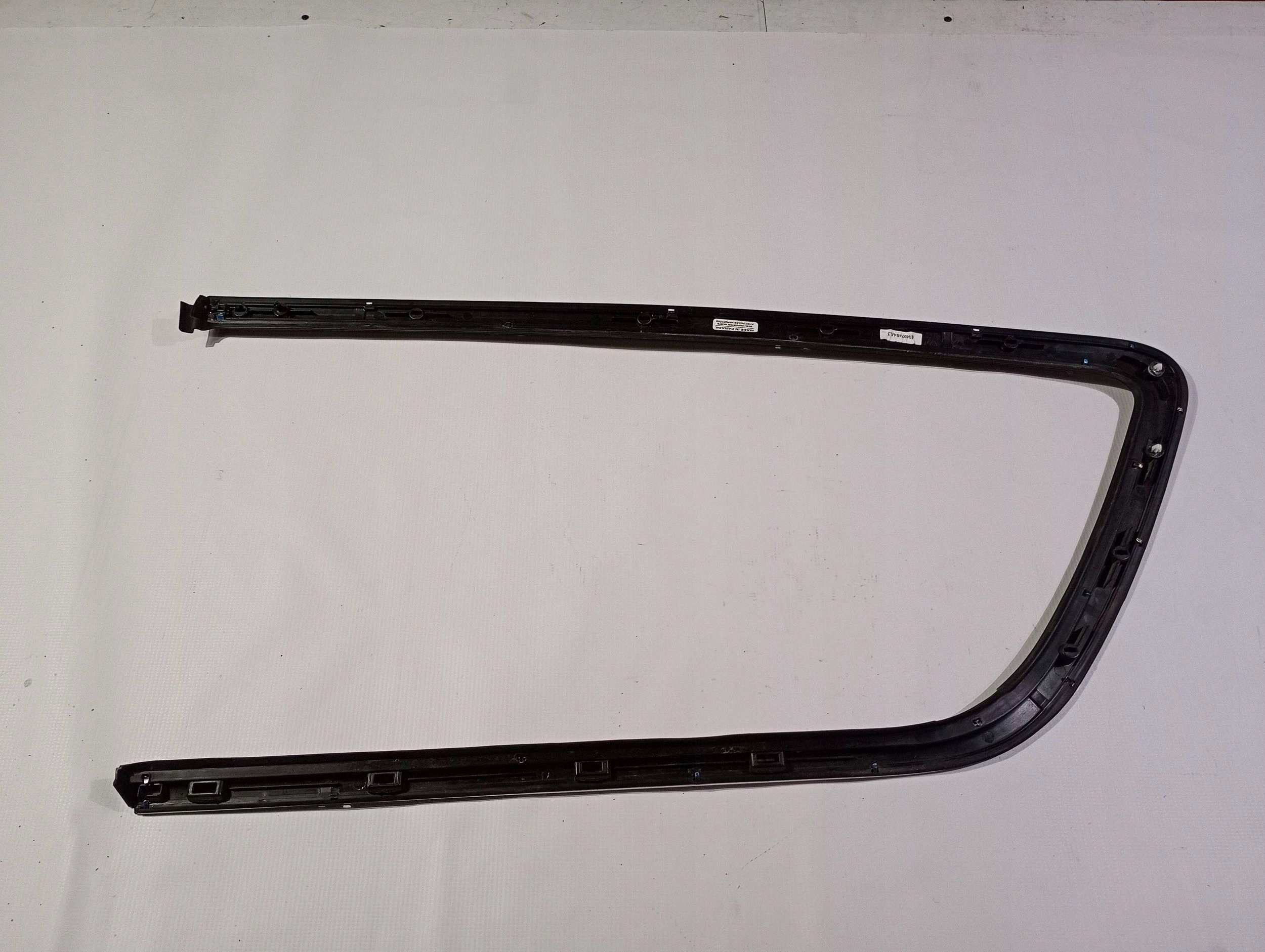 moulding frame Chrom windows right rear part Chrysler Pacifica 2021