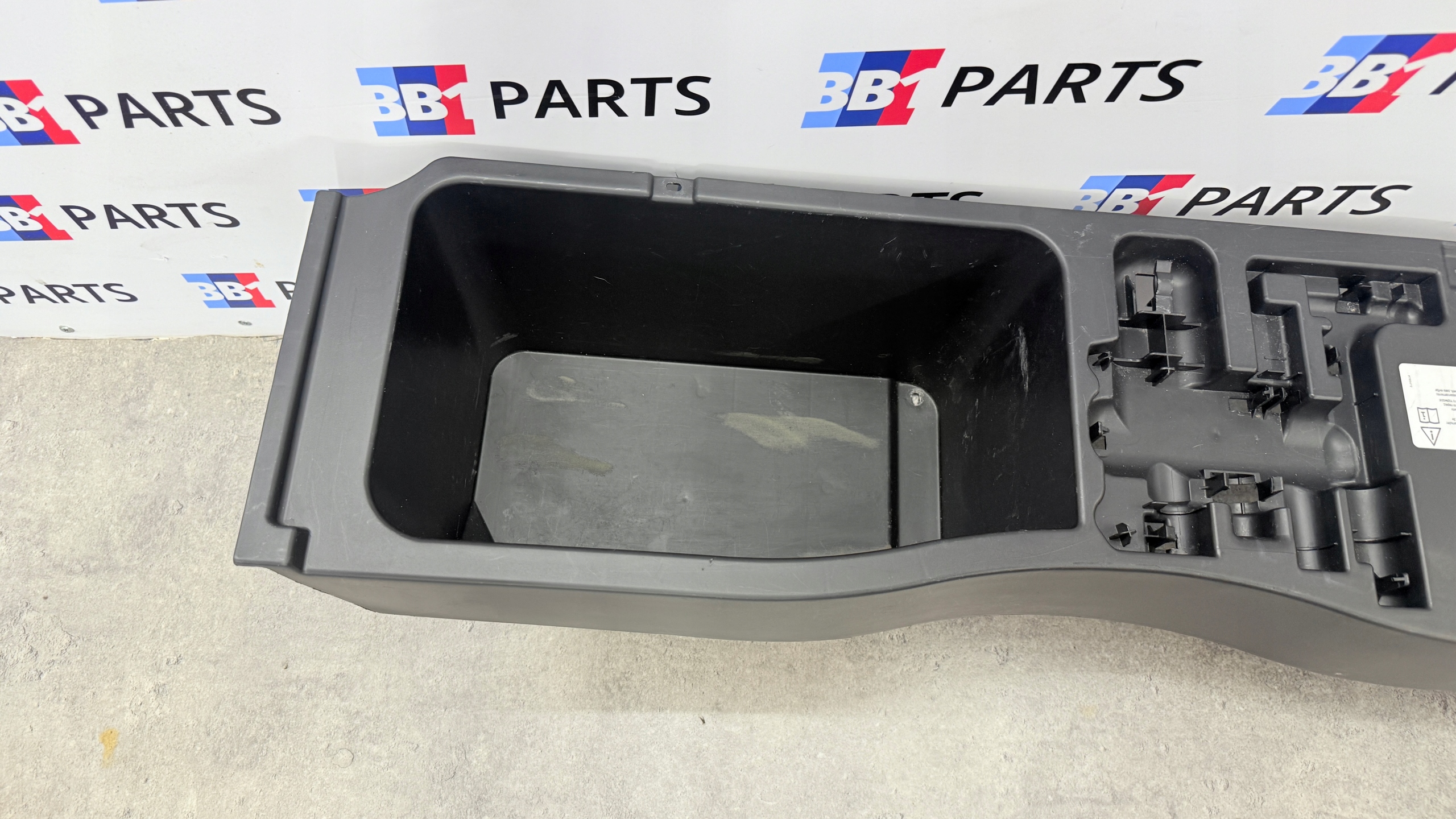 BMW E70 X5 Gehäuse LADEBODEN Handschuhfach AKUMULATORA 7127282