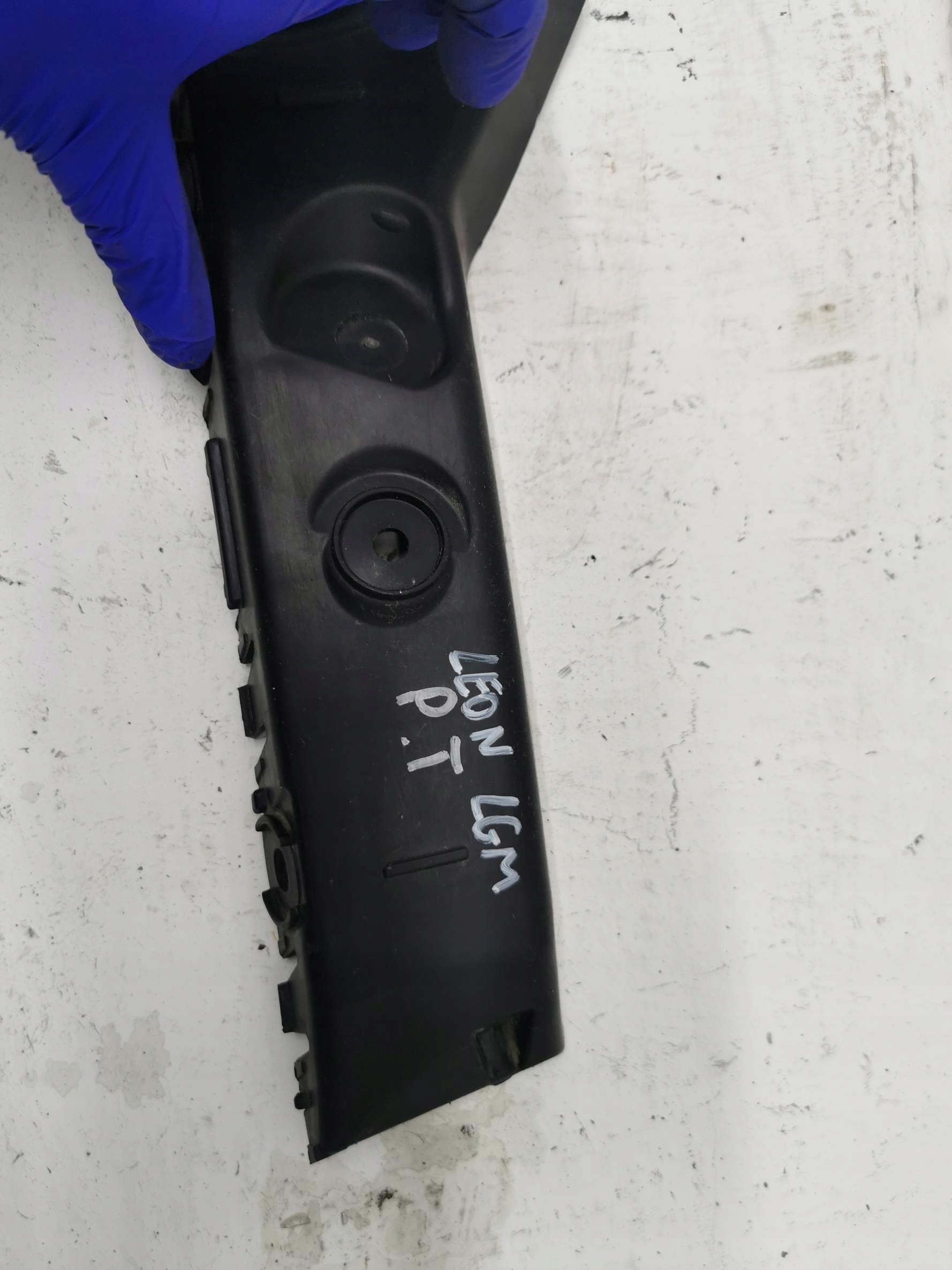 bumper bracket right rear part SEAT LEON III 5F0807376
