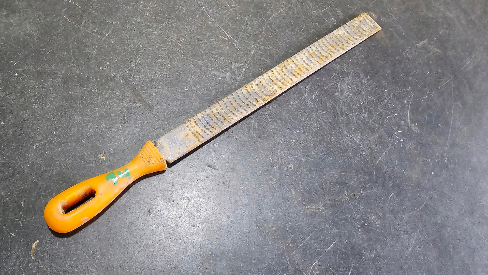 STARY PILNIK Z OKRESU PRL DŁUGOŚĆ 340 mm SOLIDNY STAN BARDZO DOBRY