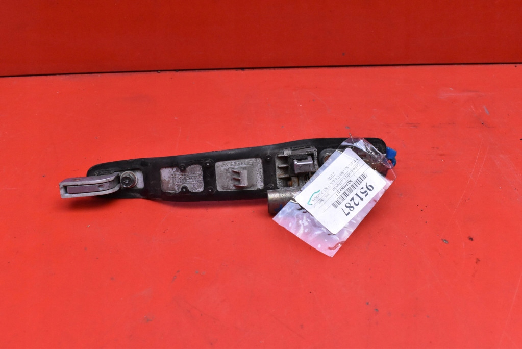 handle left front front SREBRNA MR526105 MITSUBISHI OUTLANDER 1 and 01-08
