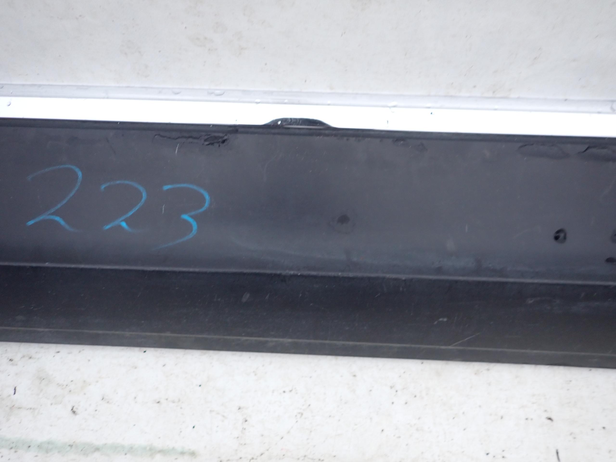 VW TIGUAN II 2 5NA 15-> moulding door left front