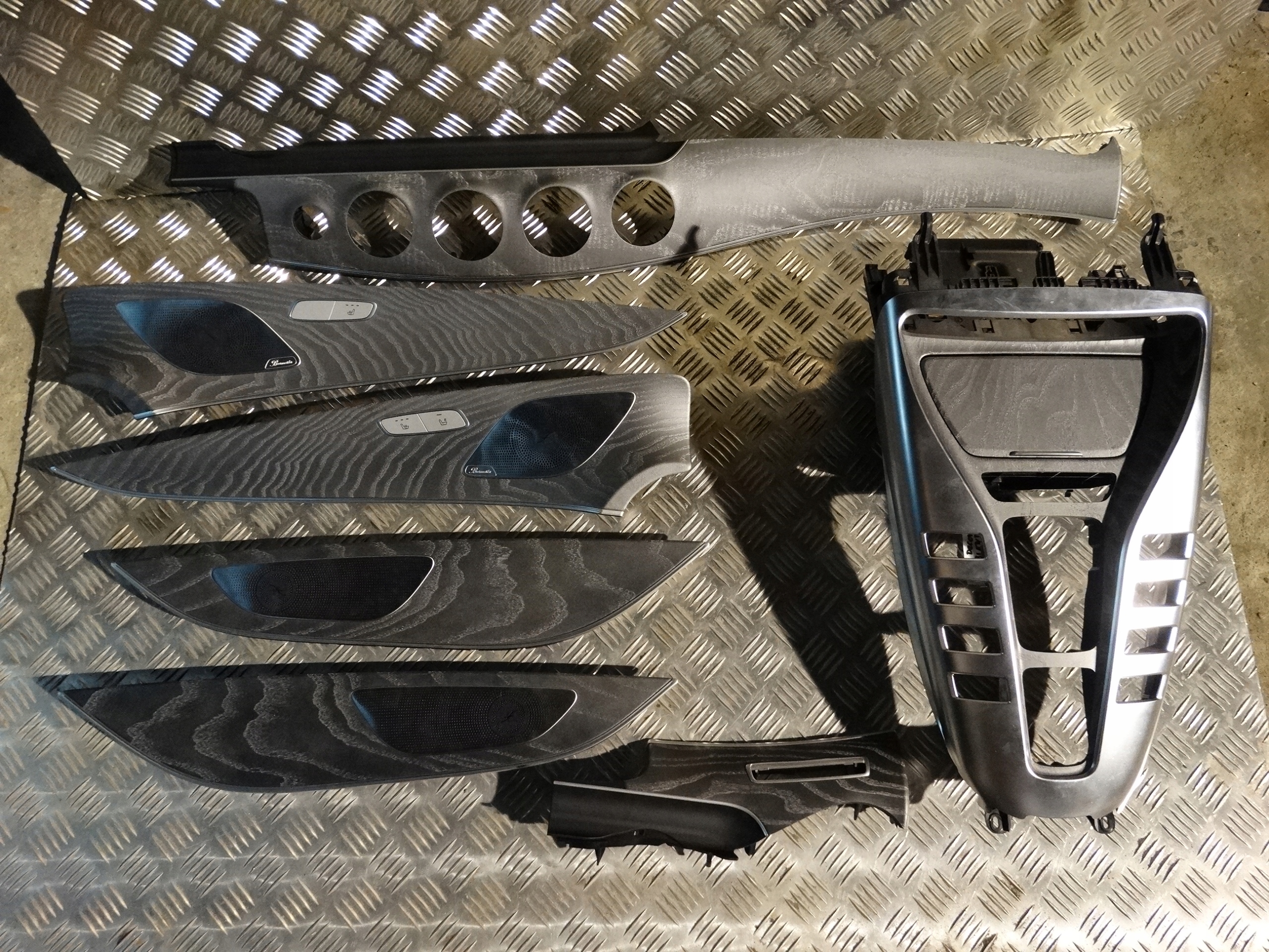 IDEALNE LISTWY DECORY AMBIENTE MERCEDES GT W290 X290 1