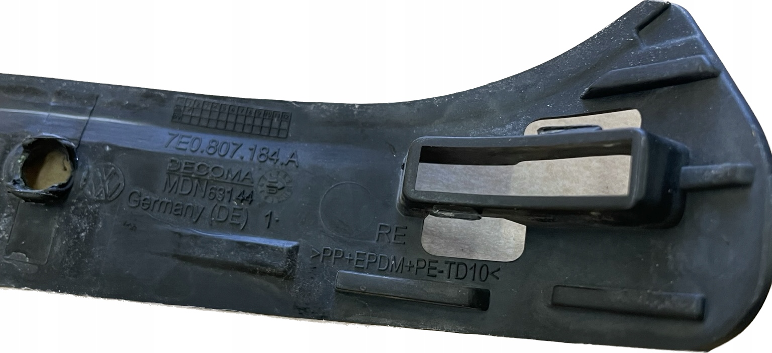 VW T5 TRANSPORTER MULTIVAN Lift 10- bumper bracket of a fender front right