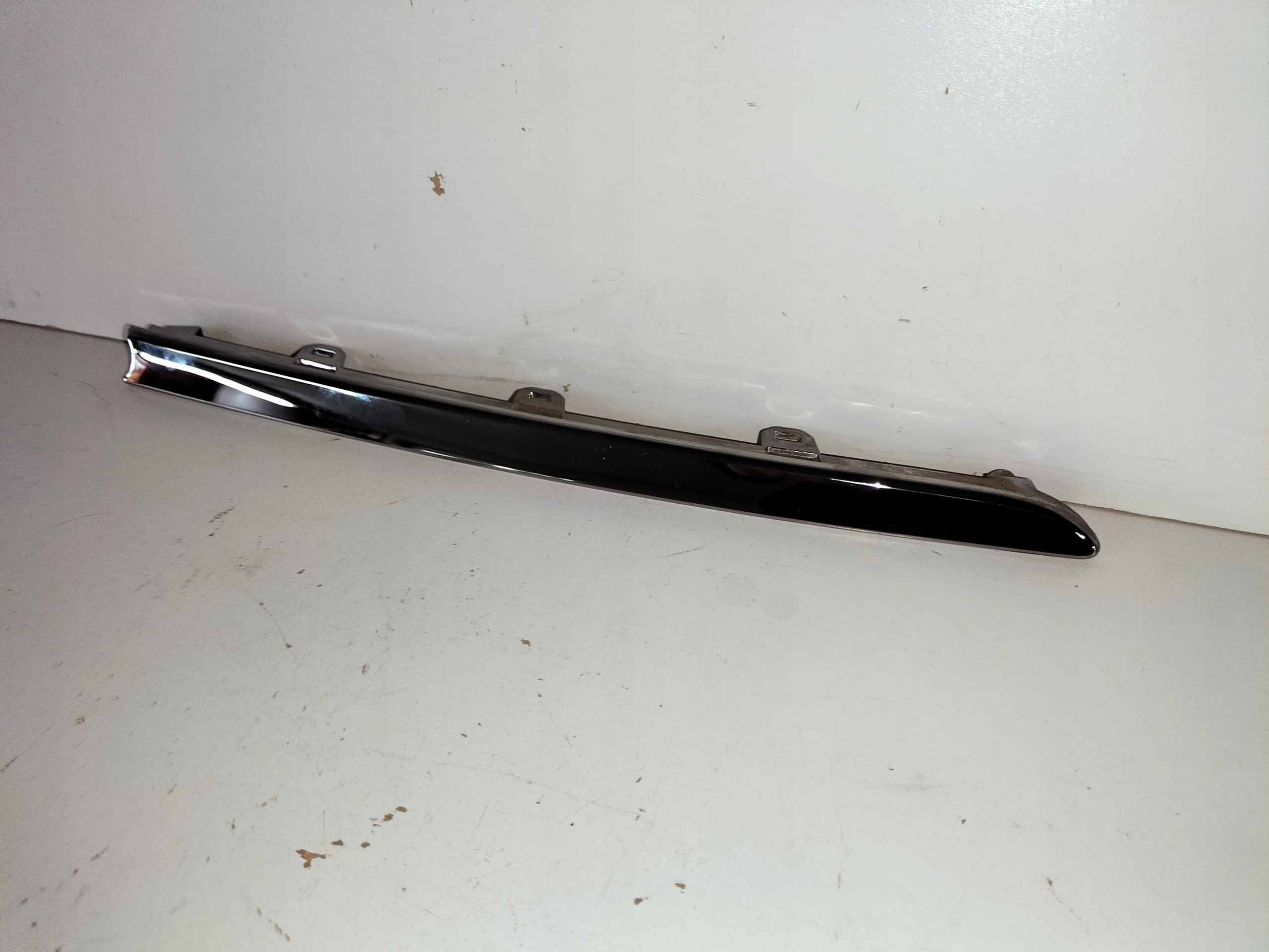 moulding grille chrom left RENAULT ARKANA 19