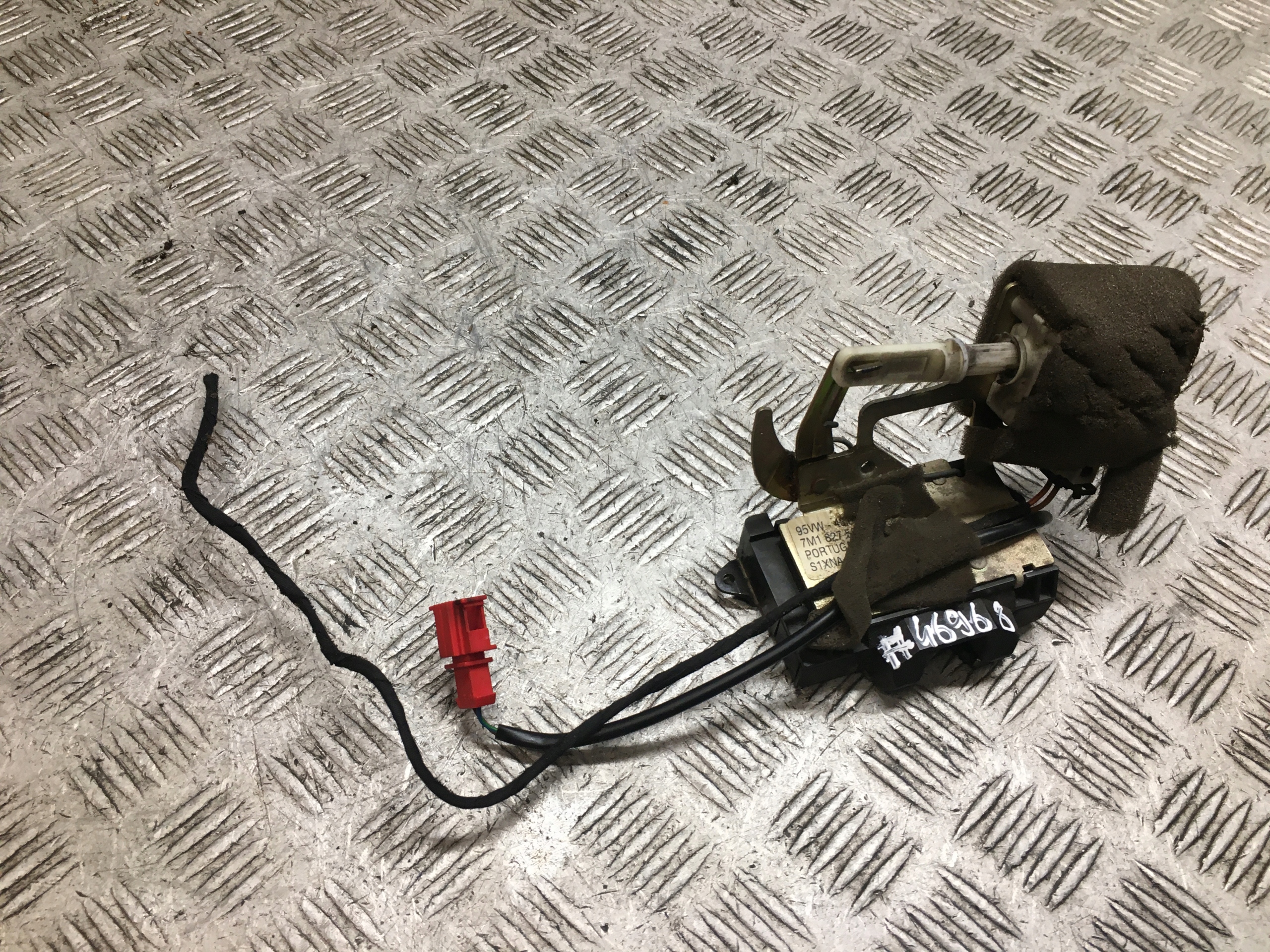 АЛЬГАМБРА И ЛИФТ ЗАМОК ЗАКРЫЛКИ СЗАДИ 7M1827501C