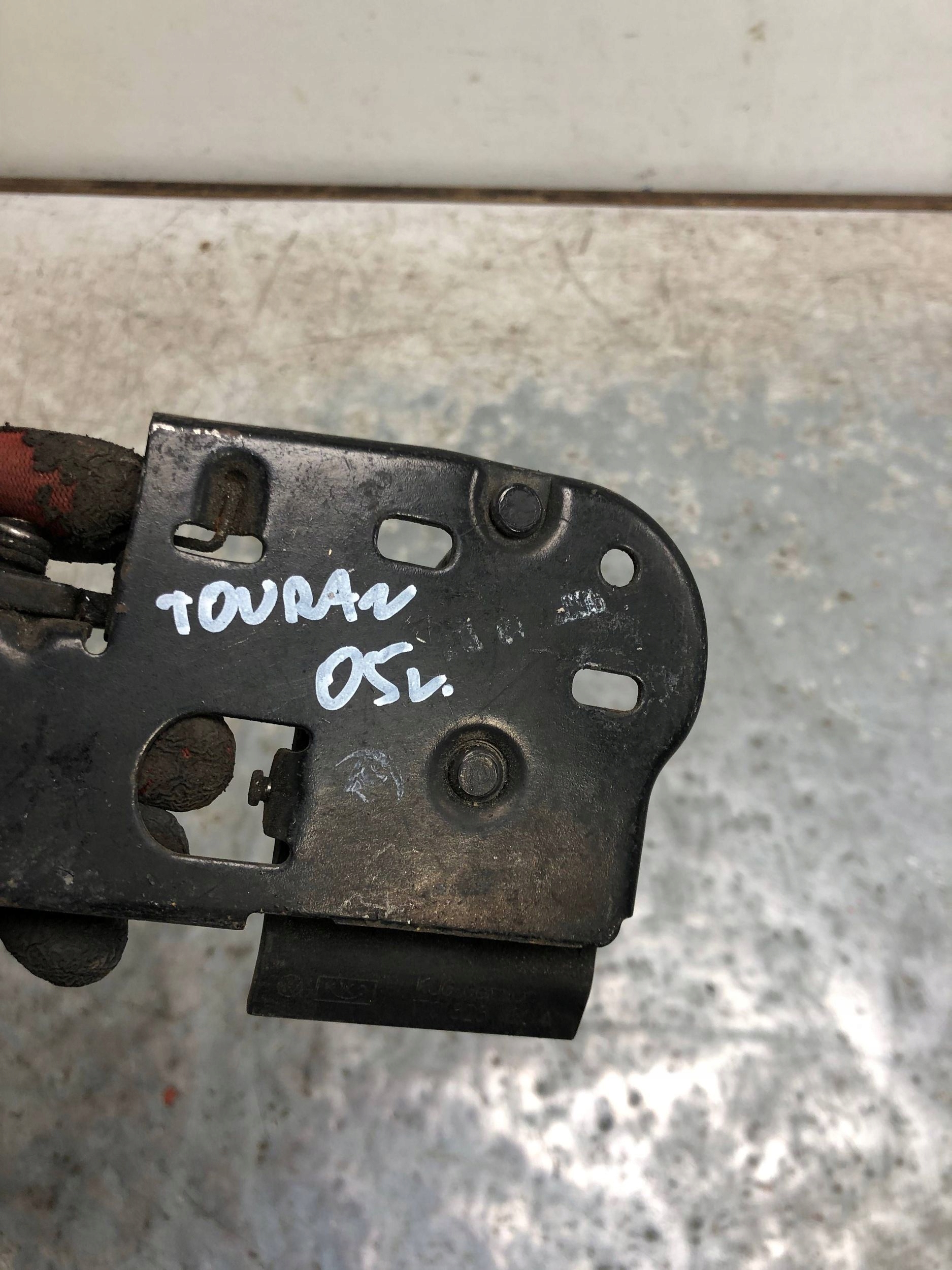 lock RYGIEL bonnets VW TOURAN and 1T0823480A