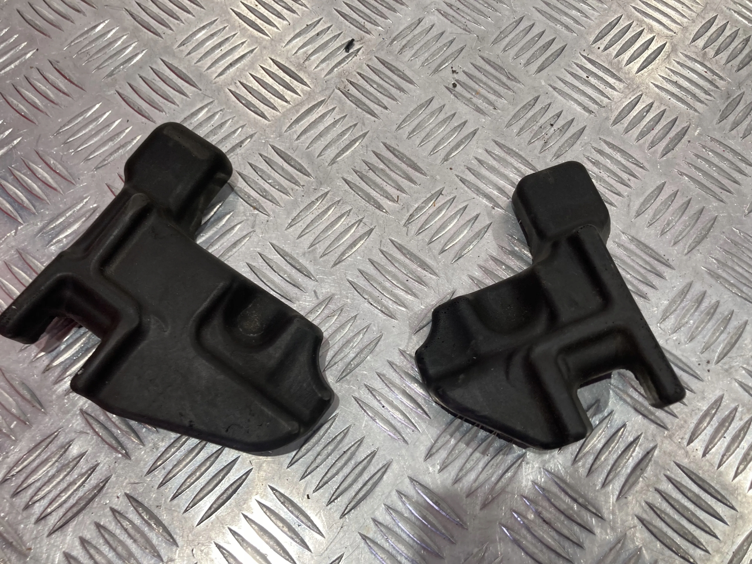 GĄBKA PODSZYBIA LEWA PRAWA PEUGEOT 208 II 19-