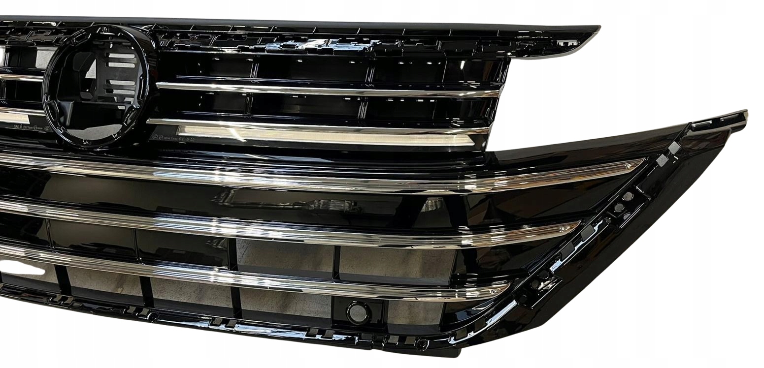 Grill atrapa VW 3G8853651BC Producent części Volkswagen OE