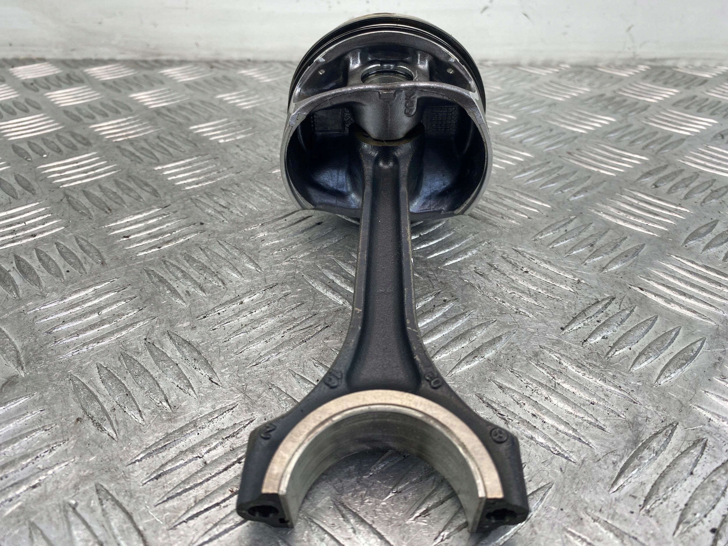 piston connecting rod MERCEDES 270910 1.6 CGI W176 W117