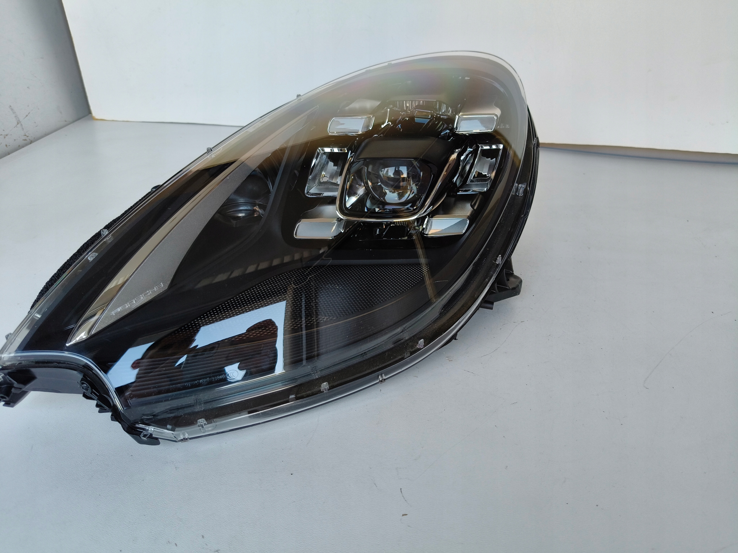 new light left REFLEKTOR PORSCHE MACAN GTS TURBO FULL LED