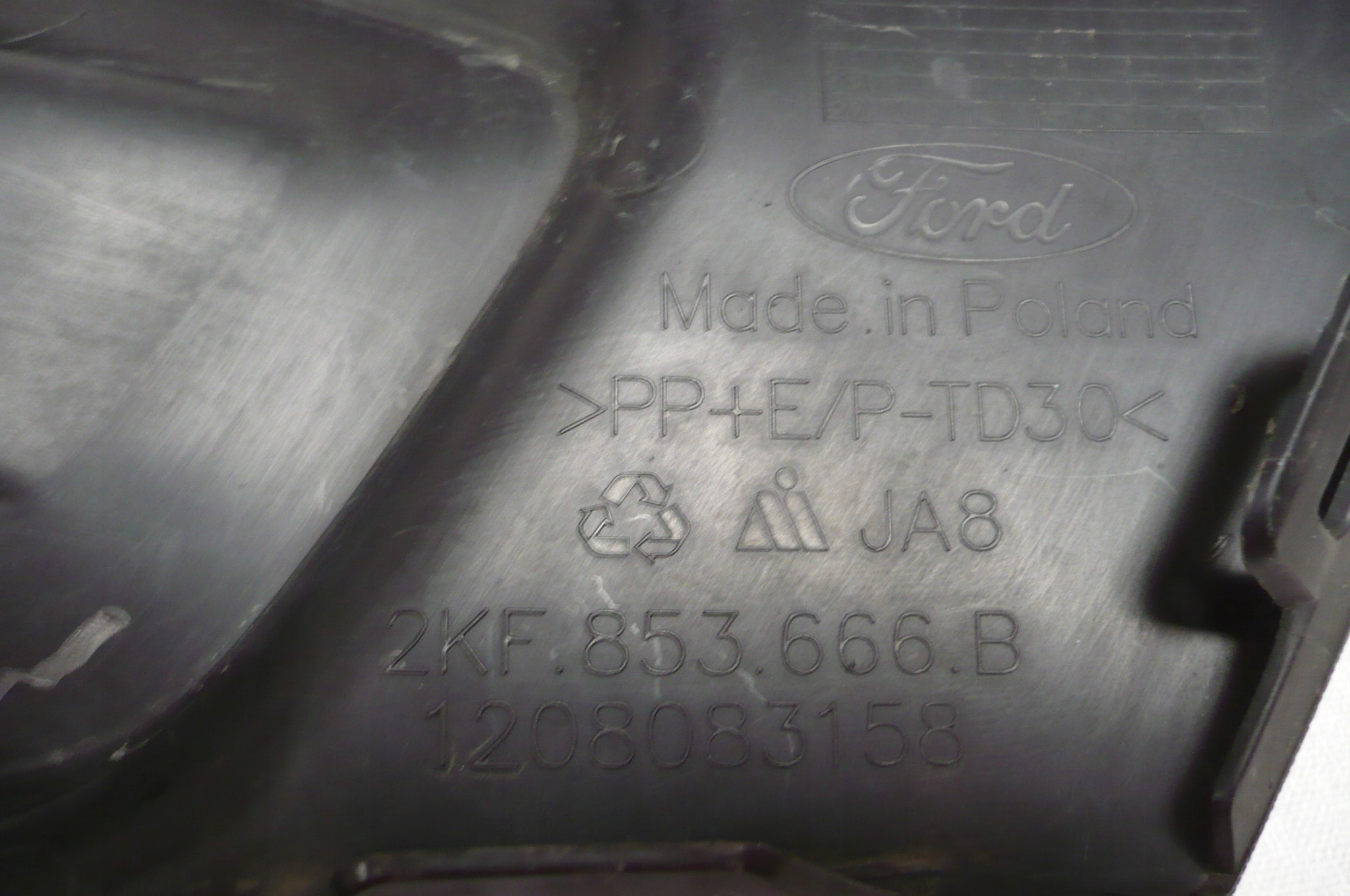 FORD TOURNEO CONNECT III grid of a bumper right front 22->
