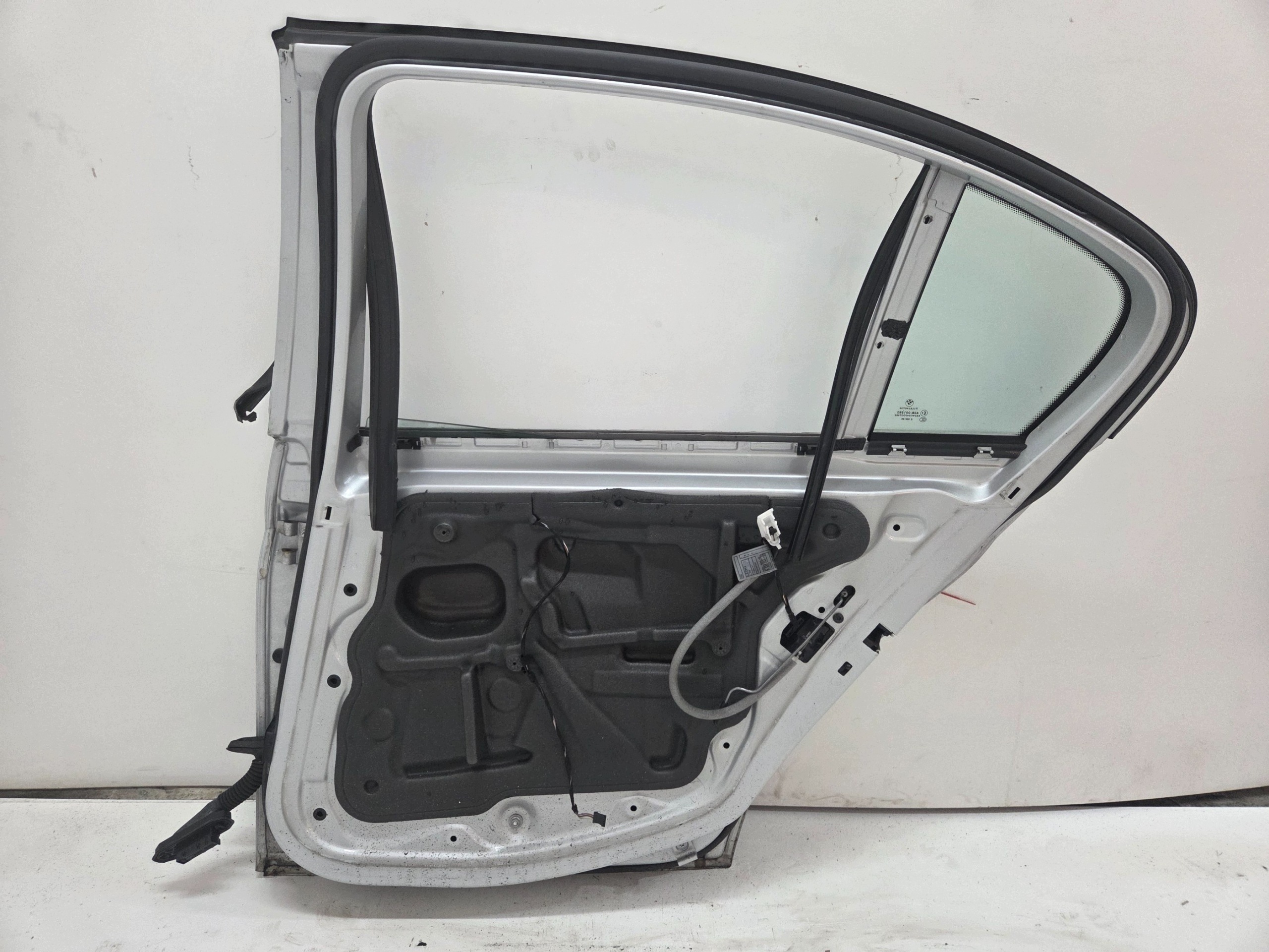 door right rear. BMW E90 TITANSILBER 354/7 OE